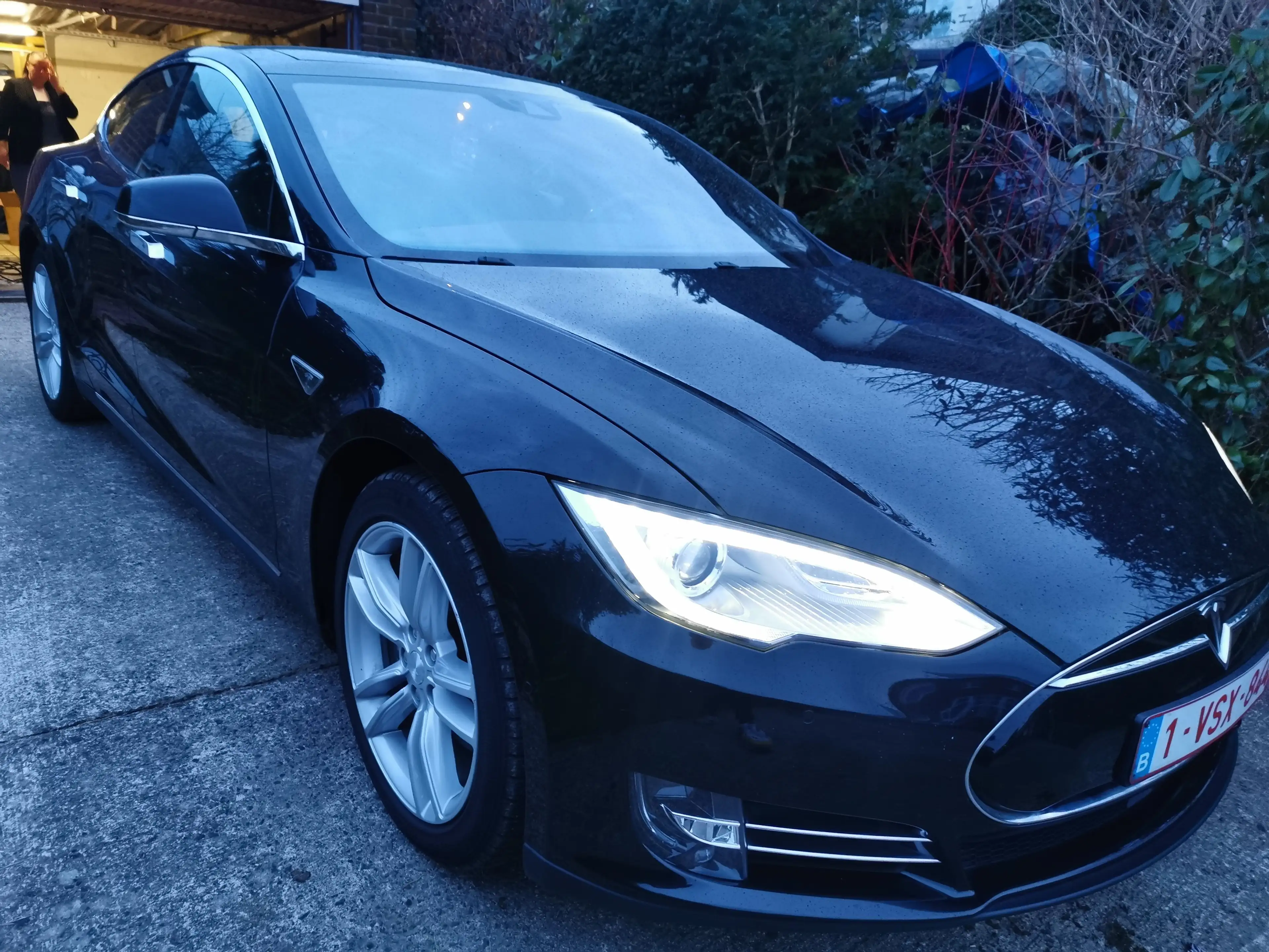 Tesla Model S Model S 85 kWh — photo 2