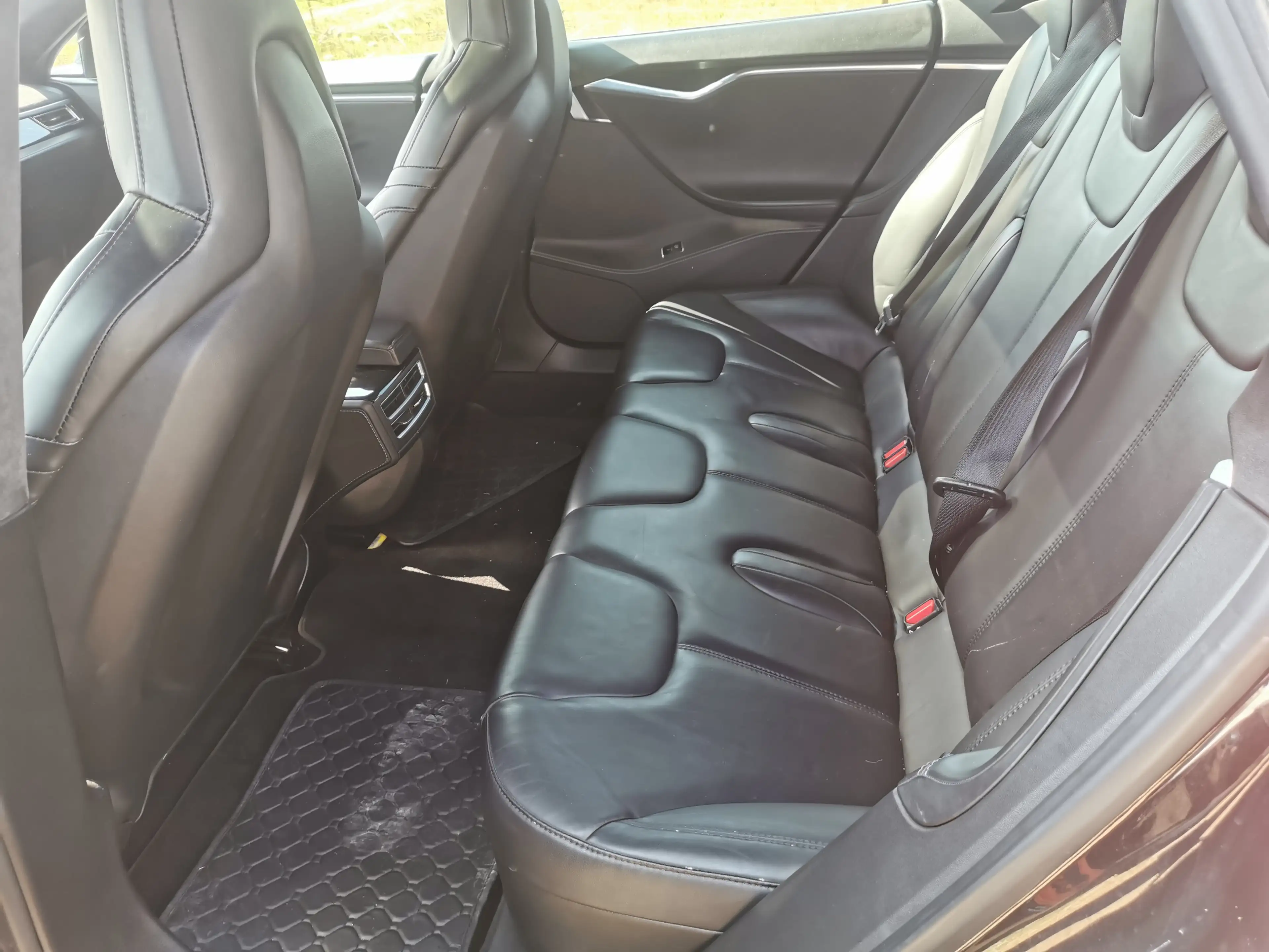 Tesla Model S Model S 85 kWh — photo 12