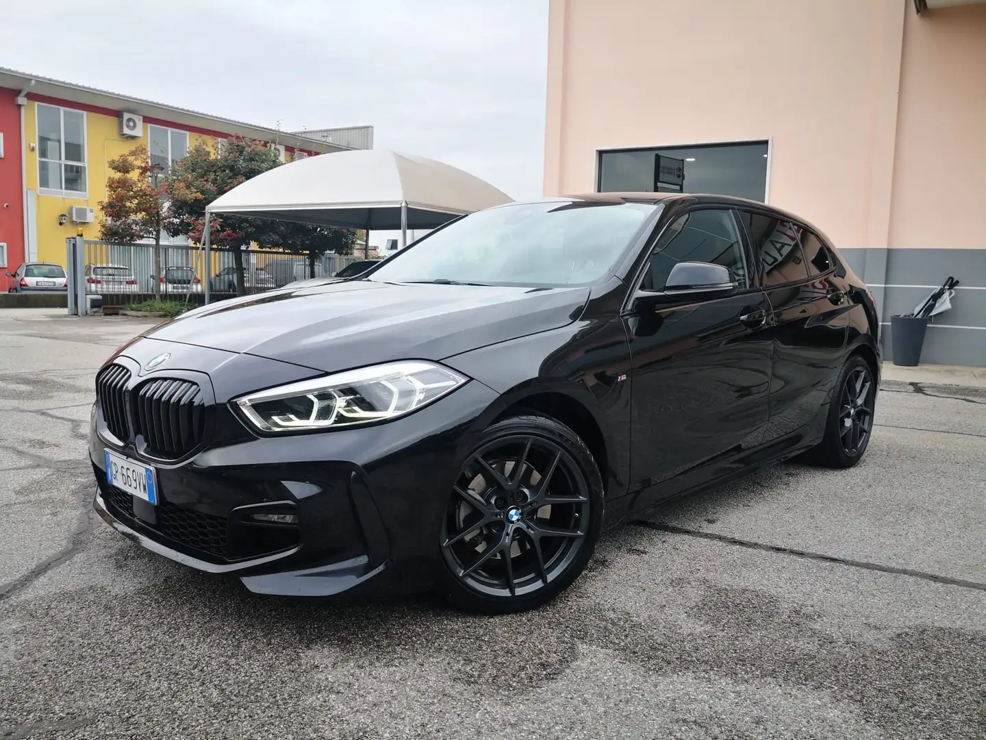 BMW 118 d Aut. 5p. Msport ***CAR PLAY***TELECAMERA*** Noir - 1