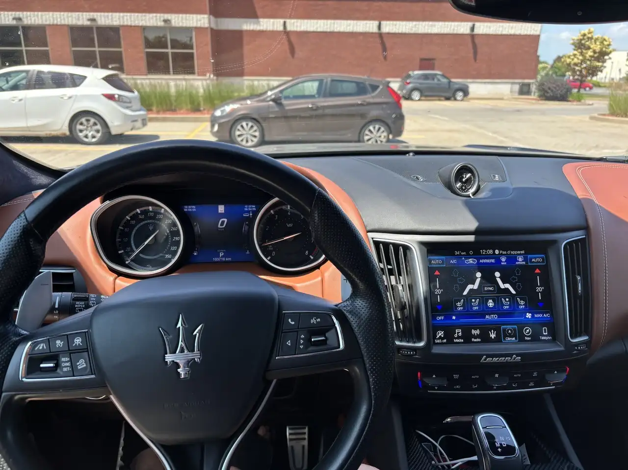 Maserati Levante снимка Maserati Levante