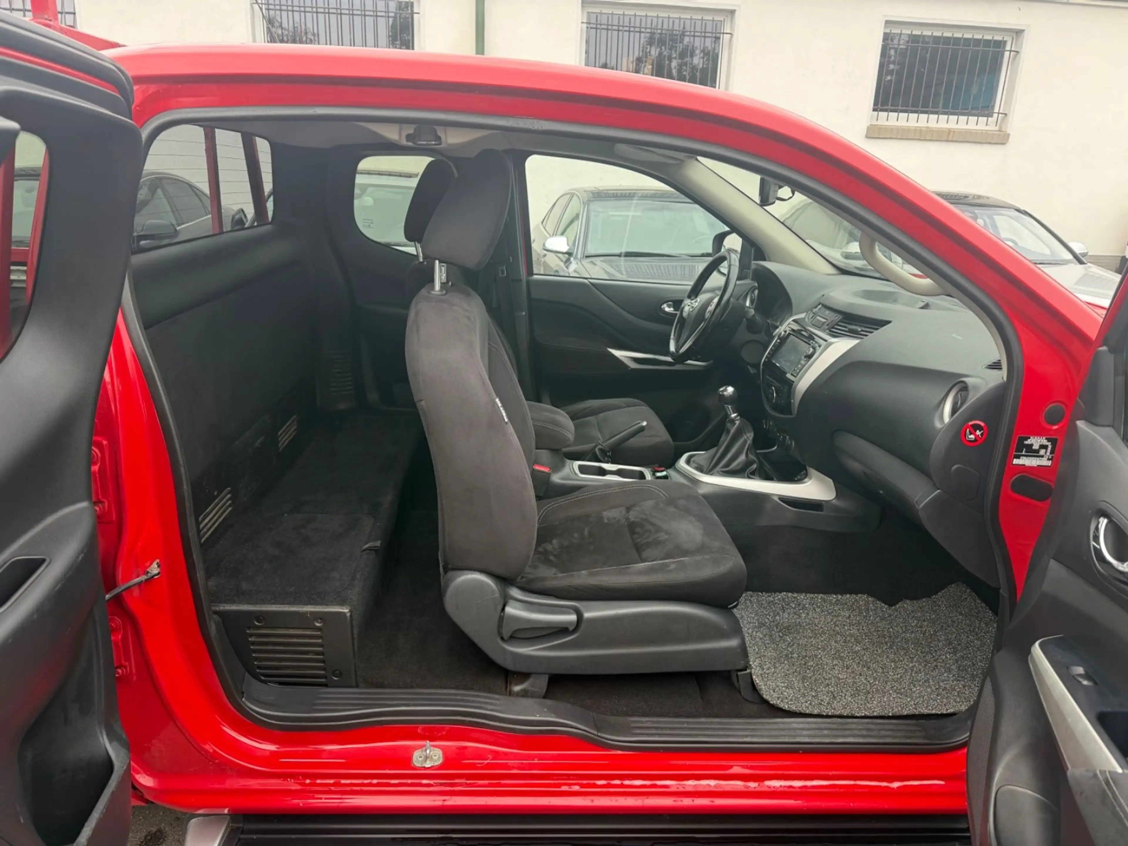 Nissan Navara NP300 N-Guard Double Cab 4x4 — photo 10