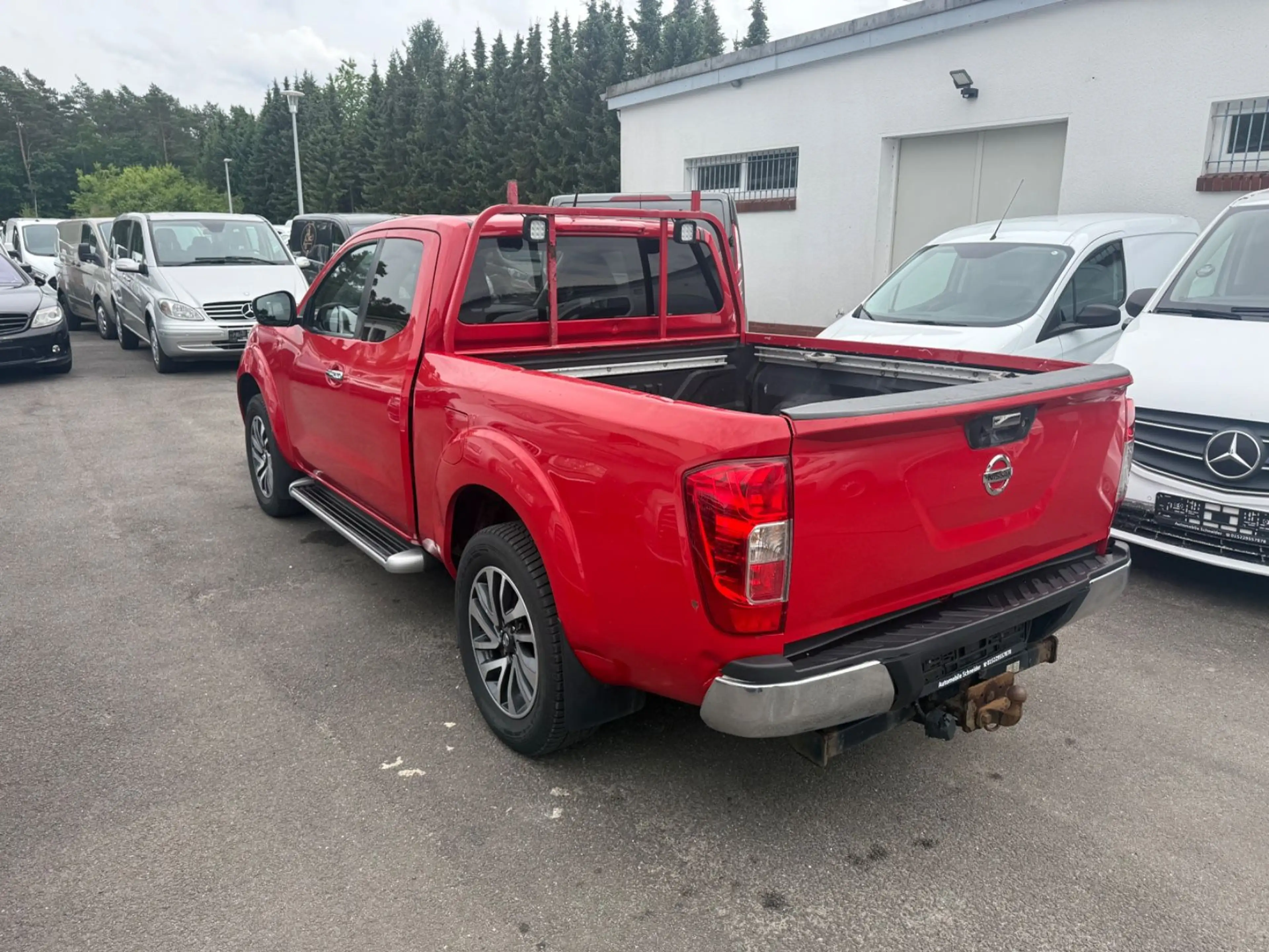 Nissan Navara NP300 N-Guard Double Cab 4x4 — photo 5