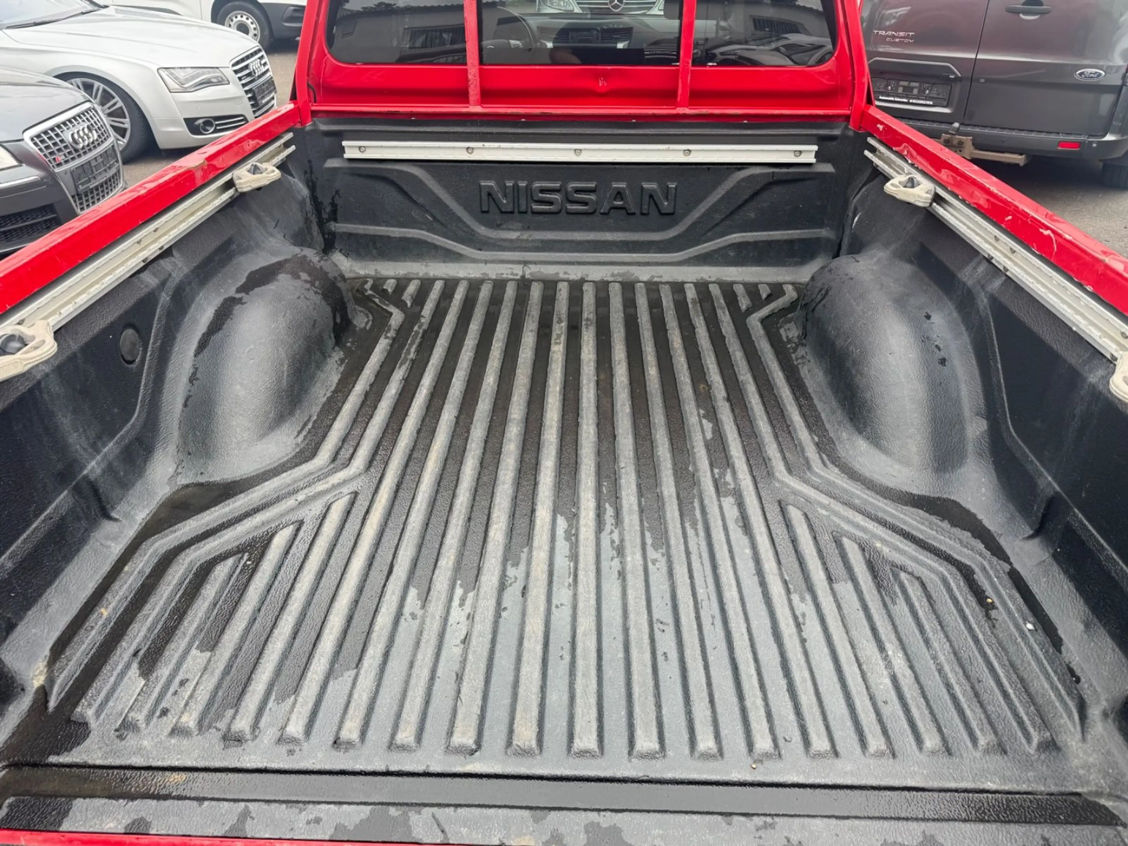 Nissan Navara NP300 N-Guard Double Cab 4x4 — photo 9