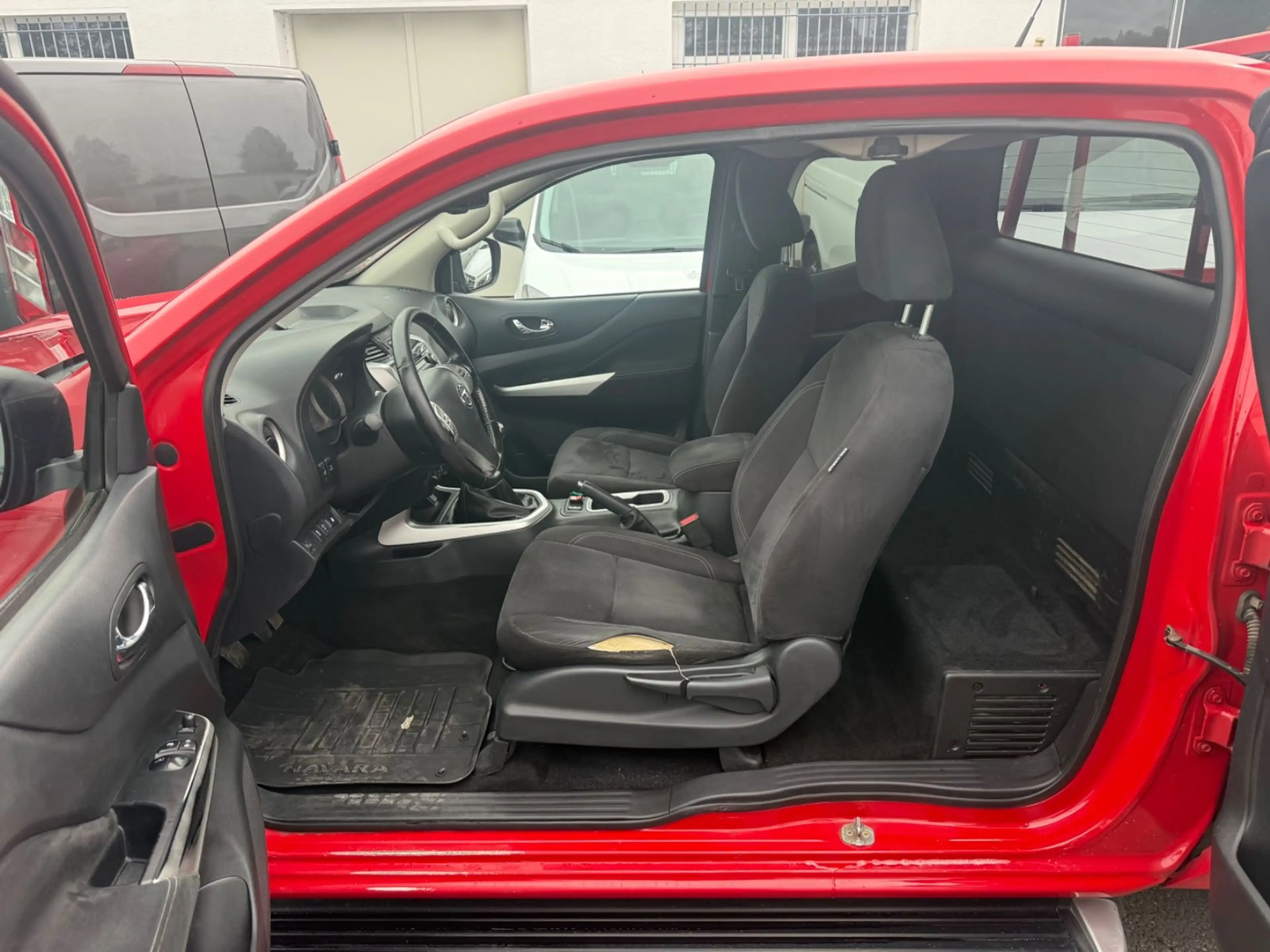 Nissan Navara NP300 N-Guard Double Cab 4x4 — photo 13