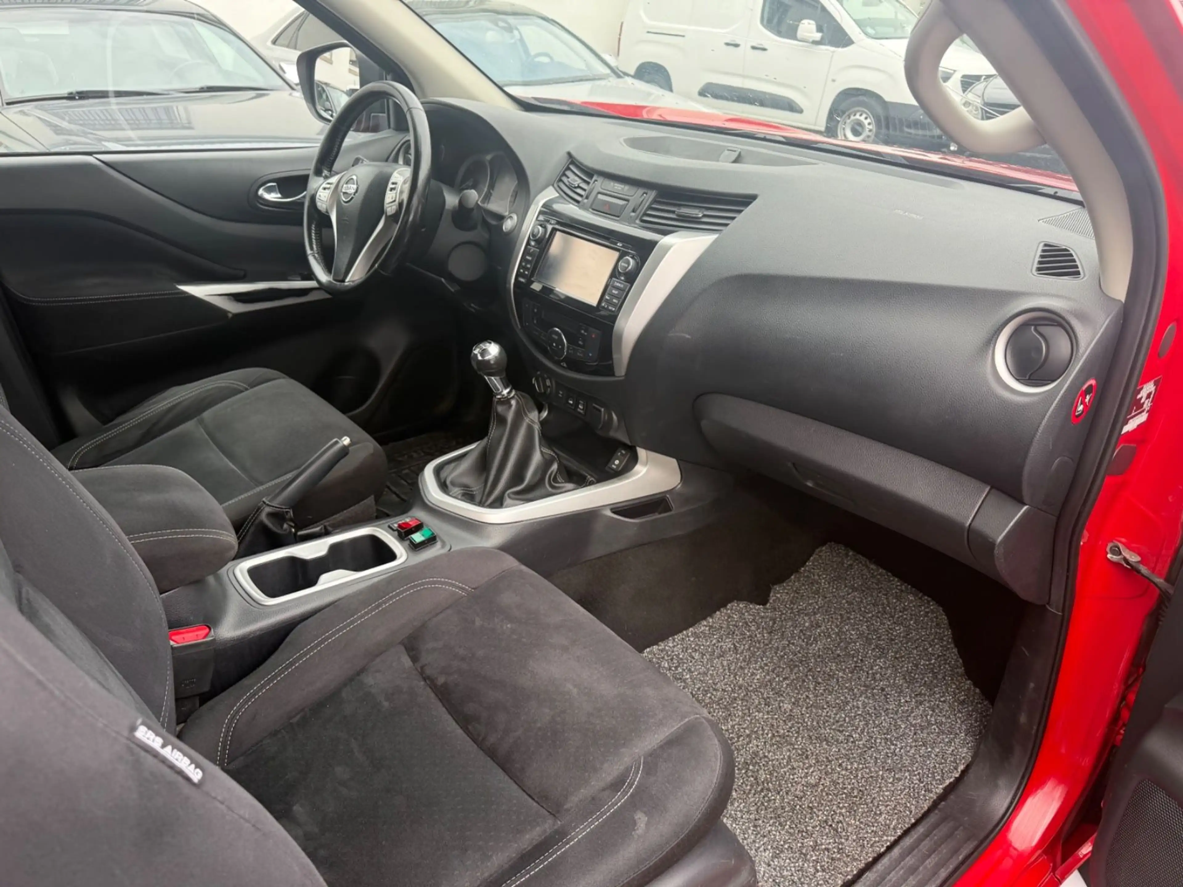 Nissan Navara NP300 N-Guard Double Cab 4x4 — photo 12