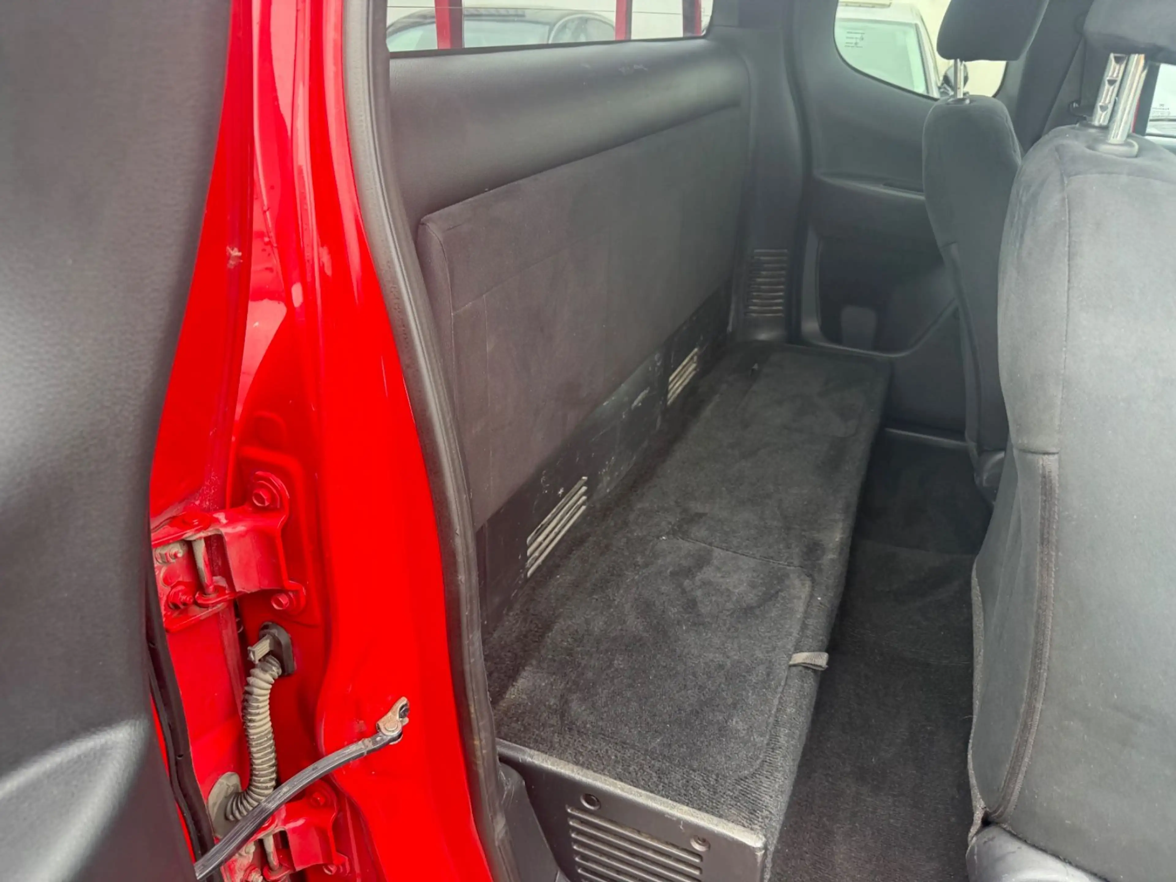 Nissan Navara NP300 N-Guard Double Cab 4x4 — photo 11
