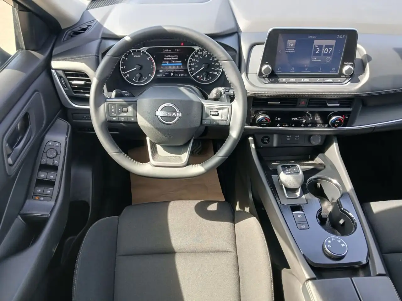 Nissan Rogue снимка Nissan Rogue