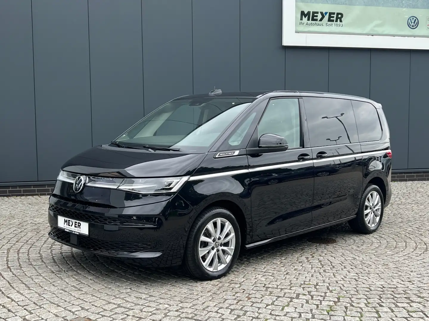 Volkswagen T7 Multivan Style 2.0 TDI DSG *AHK, IQ.Light, Panorama, LM'-1 Schwarz - 2