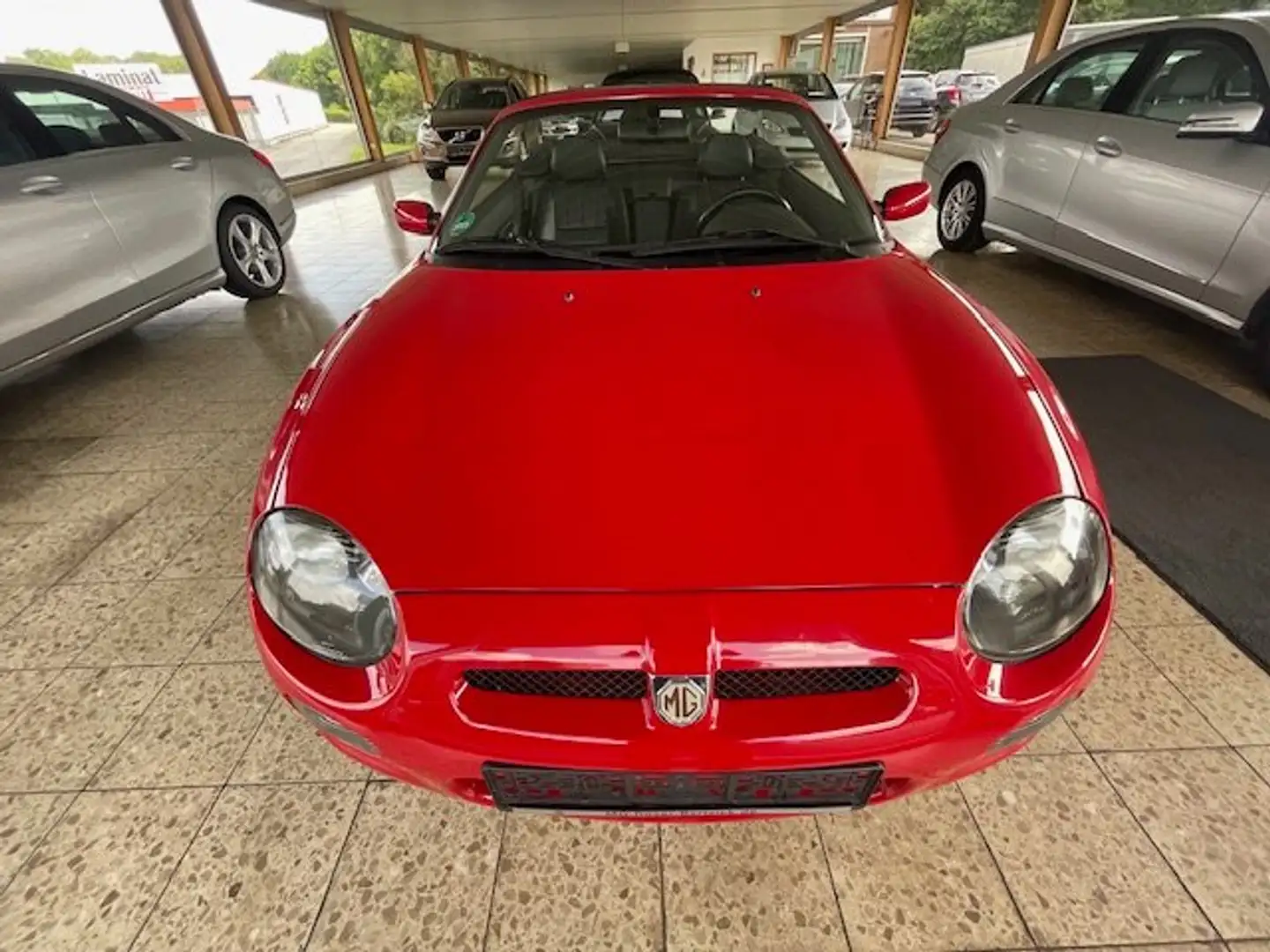 MG MGF 1.8i Червоний - 2