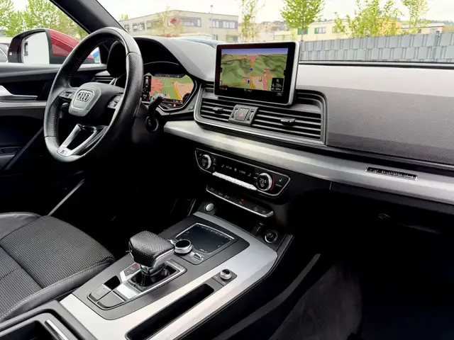 Audi Q5 view 11
