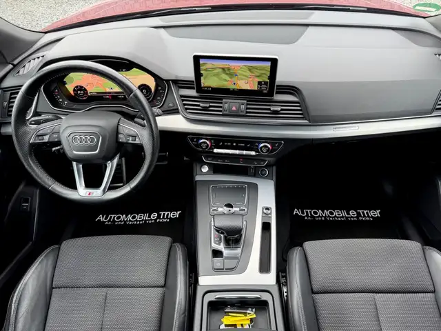 Audi Q5 view 10