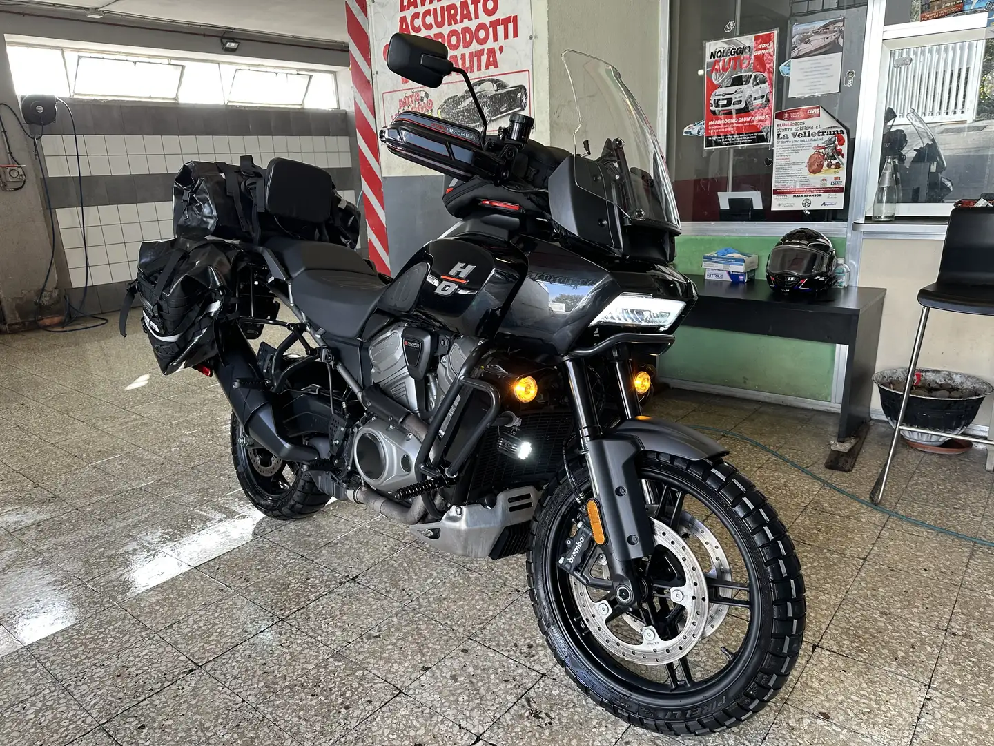 Harley-Davidson Pan America 1250 ST Noir - 1