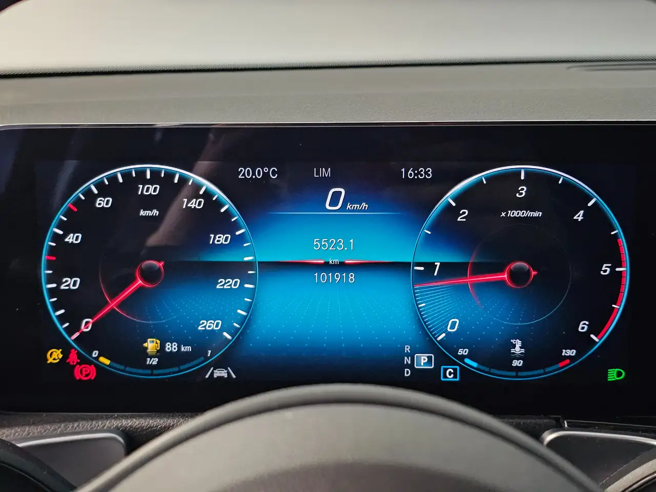 Mercedes-Benz GLB 180 D Business 13
