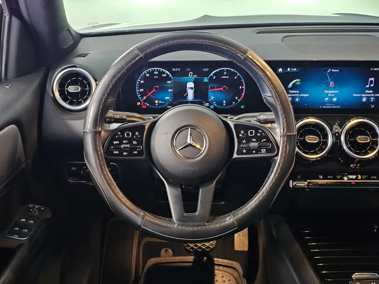 Mercedes-Benz GLB 180 D Business 11