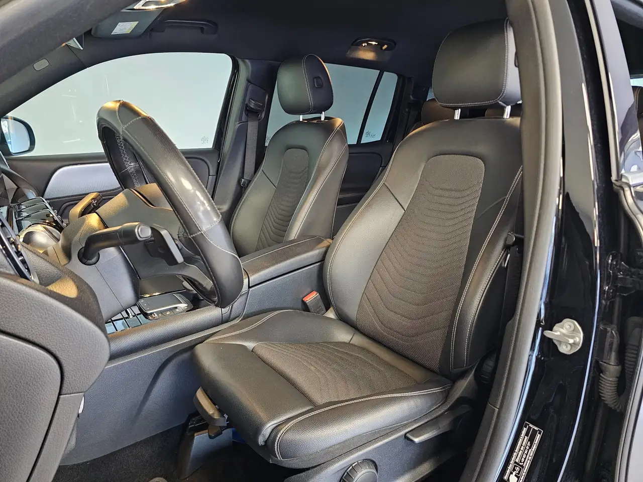 Mercedes-Benz GLB 180 D Business 8