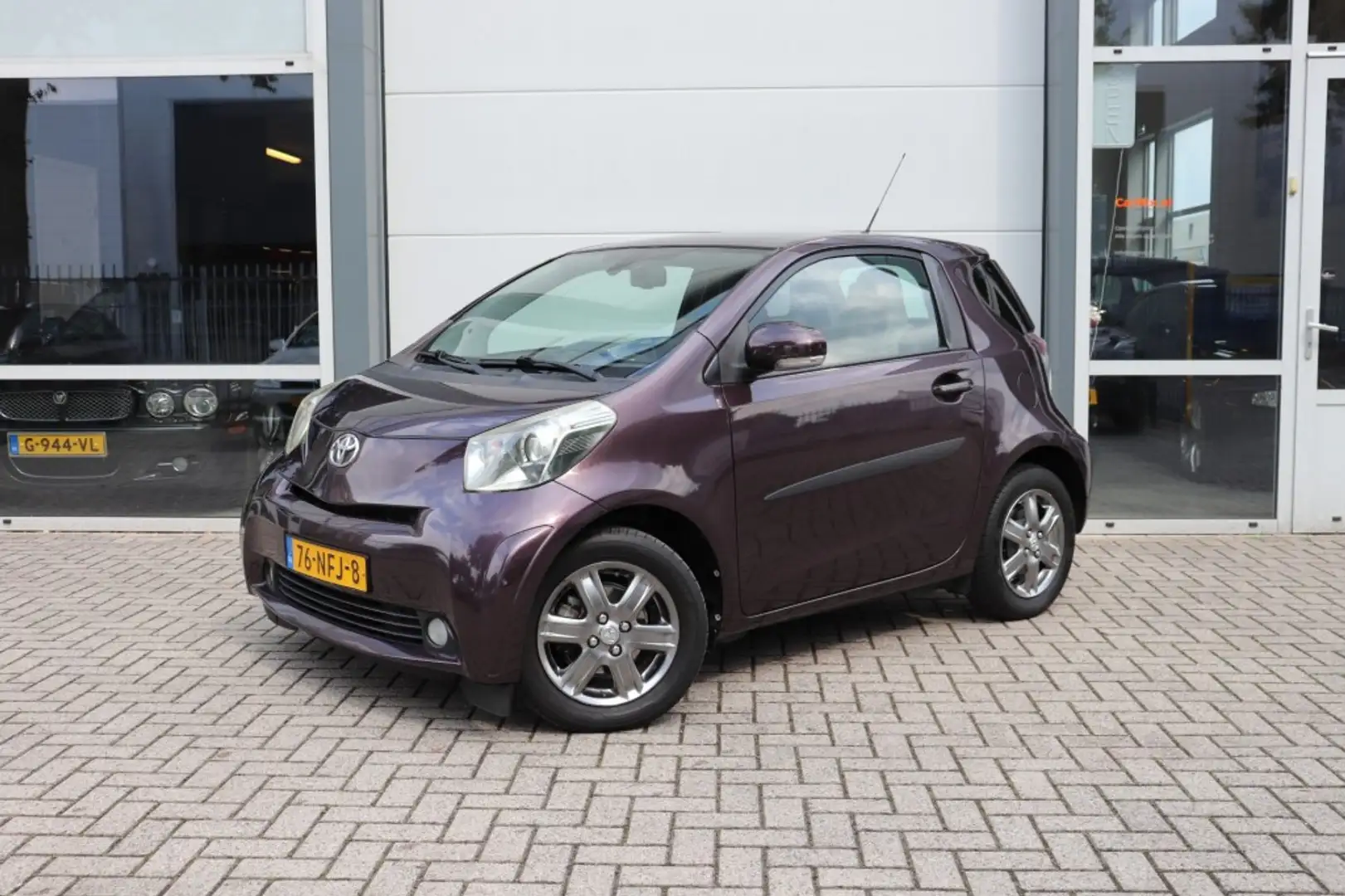 Toyota iQ 1.0 VVTI ASPIRATION/KEYLESS.ENTRY.START/STOEL.VERW Paars - 1