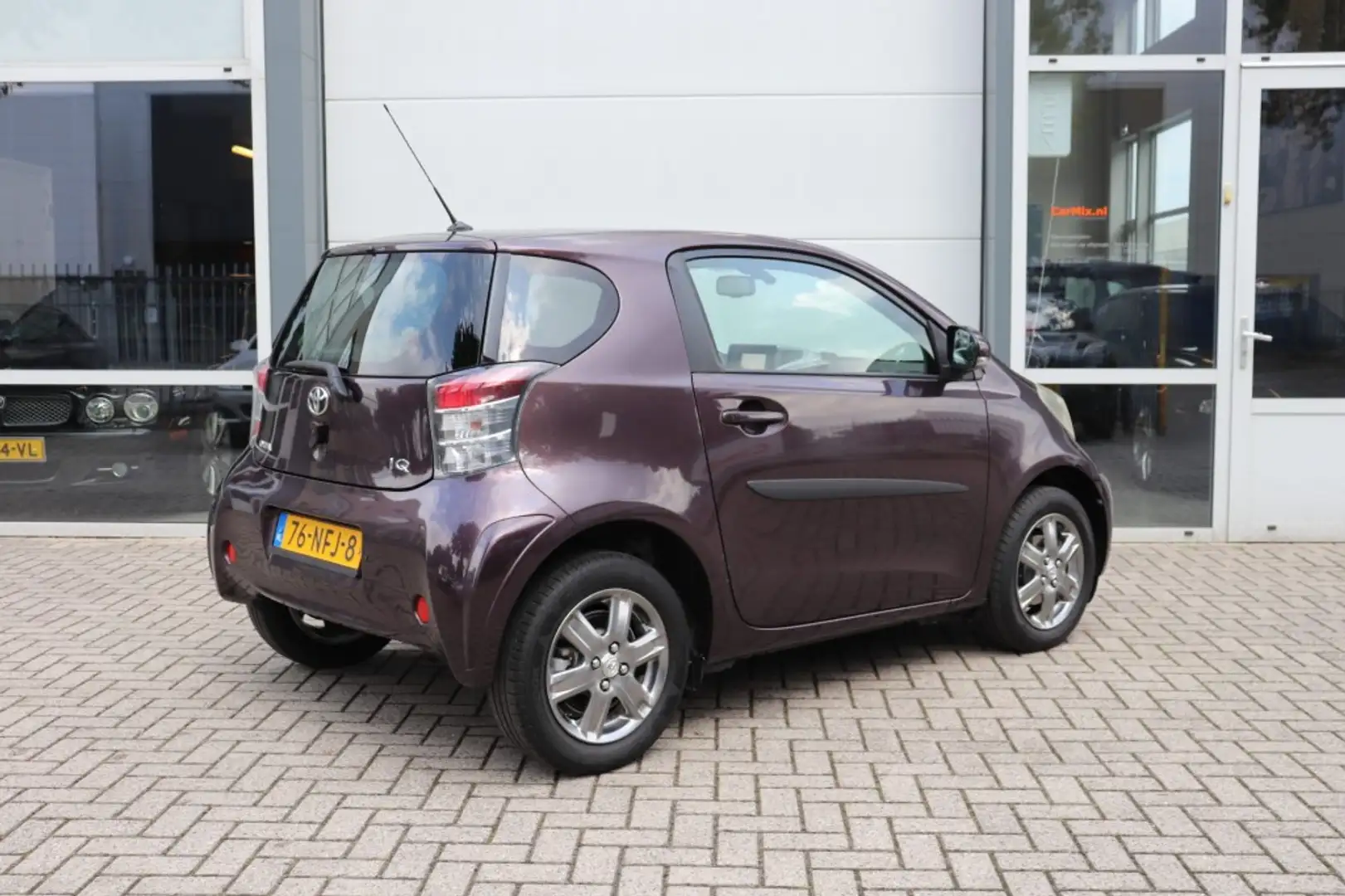 Toyota iQ 1.0 VVTI ASPIRATION/KEYLESS.ENTRY.START/STOEL.VERW Paars - 2