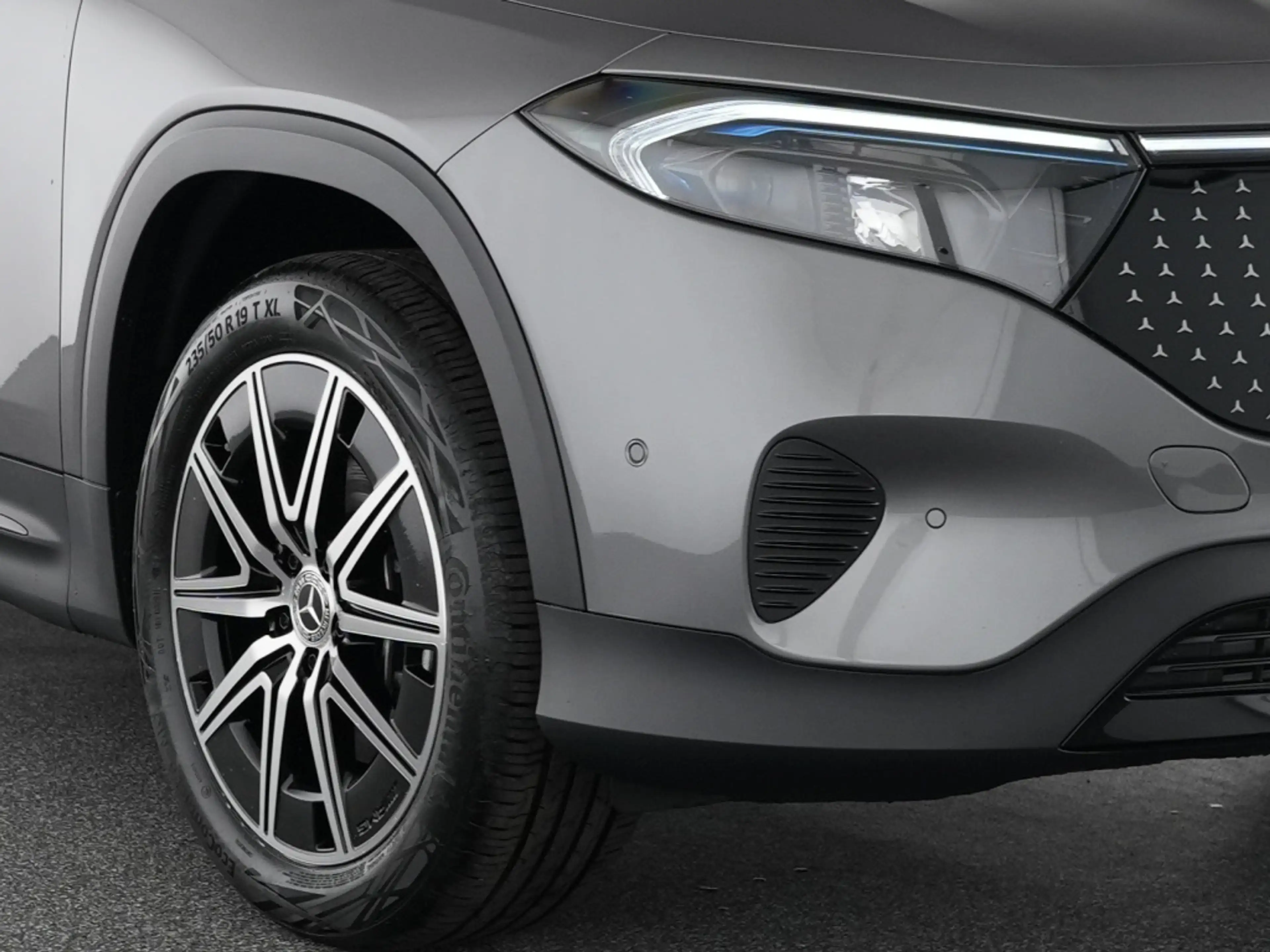 Mercedes-Benz EQB 250 + Electric Art Advanced+ Night LED Navi — photo 7