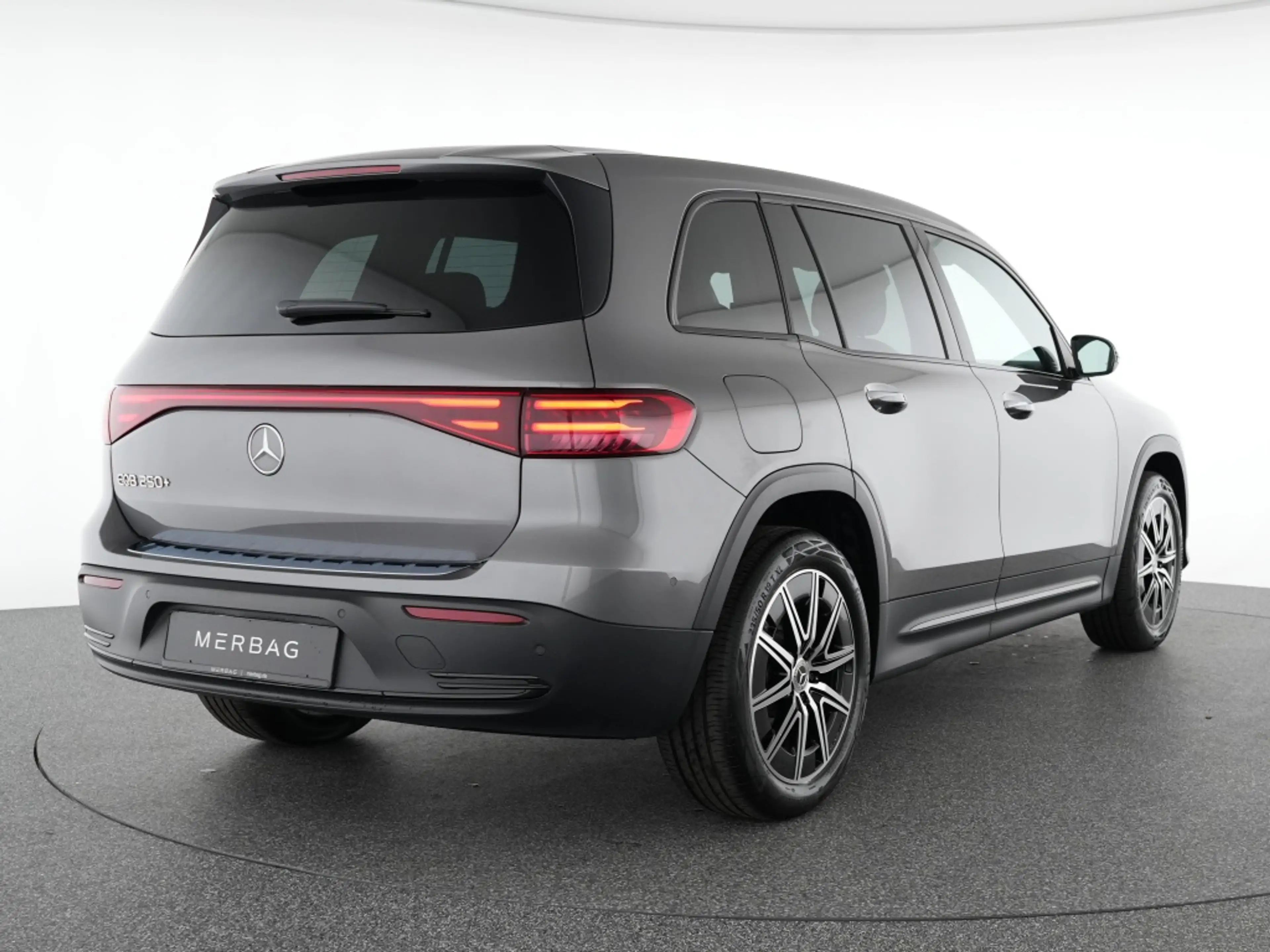 Mercedes-Benz EQB 250 + Electric Art Advanced+ Night LED Navi — photo 3
