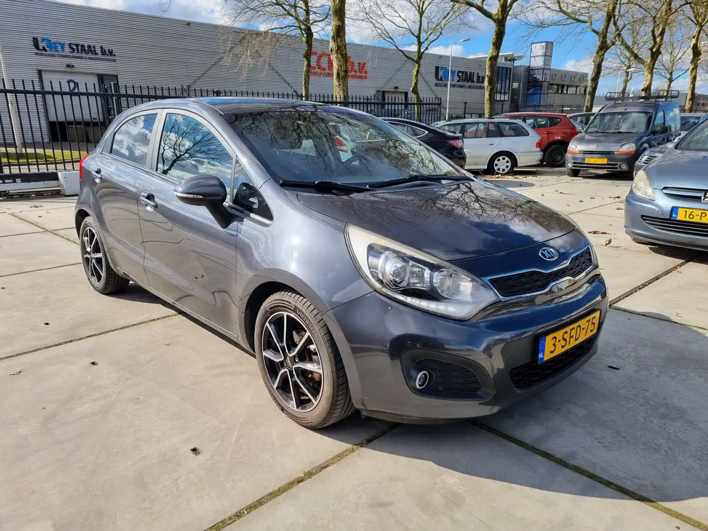 Kia Rio 1.2 CVVT Super Pack 5-Drs Clima! Bj:2013 NAP! Grijs - 2