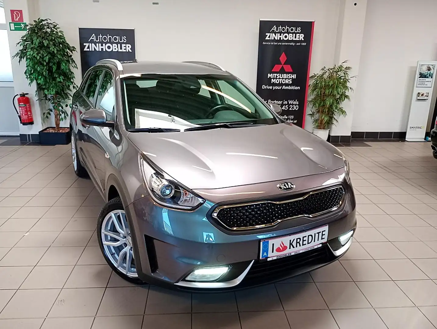 Kia Niro 1,6 GDI Hybrid Silber DCT Grau - 2