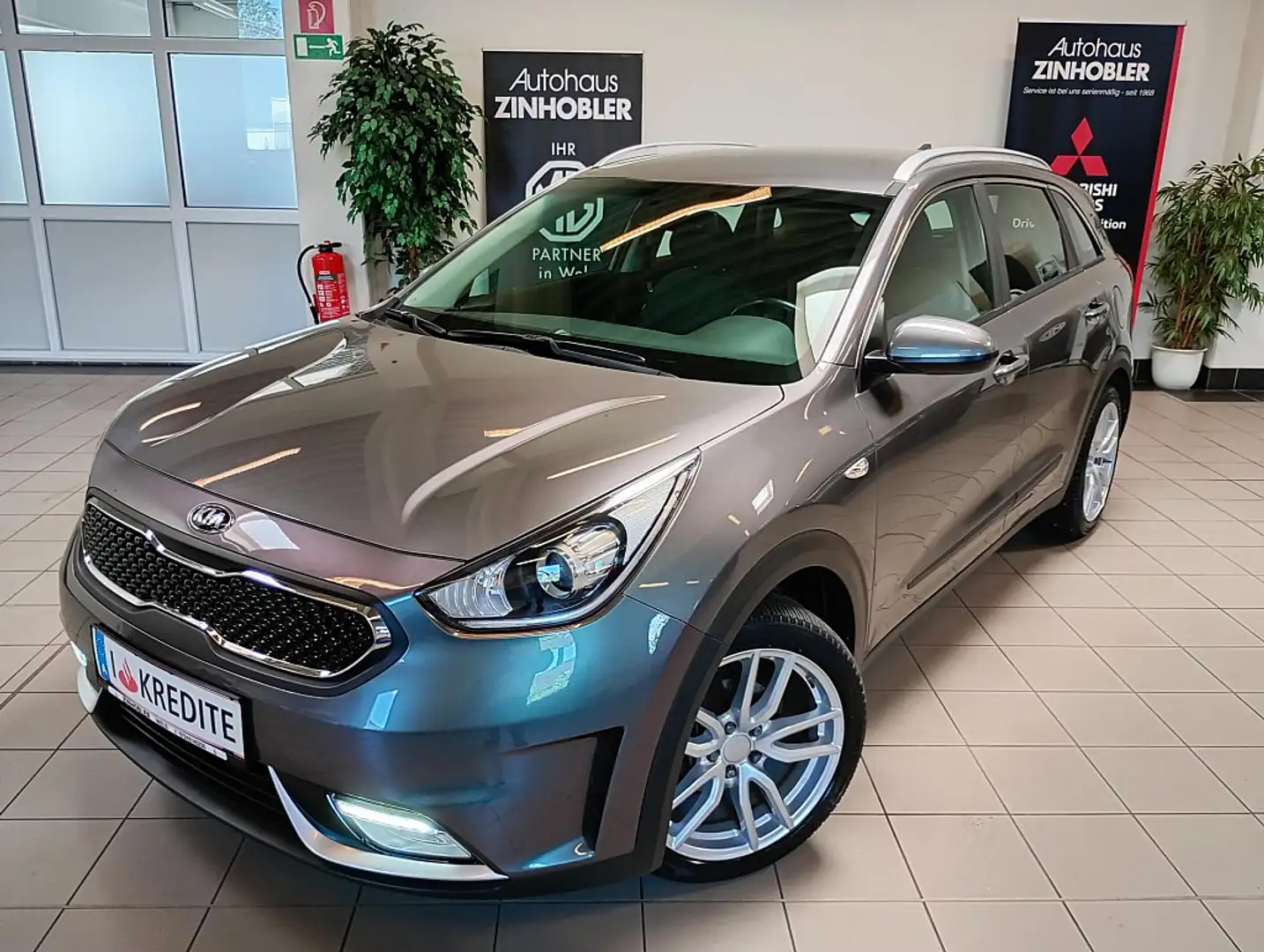 Kia Niro 1,6 GDI Hybrid Silber DCT Grau - 1