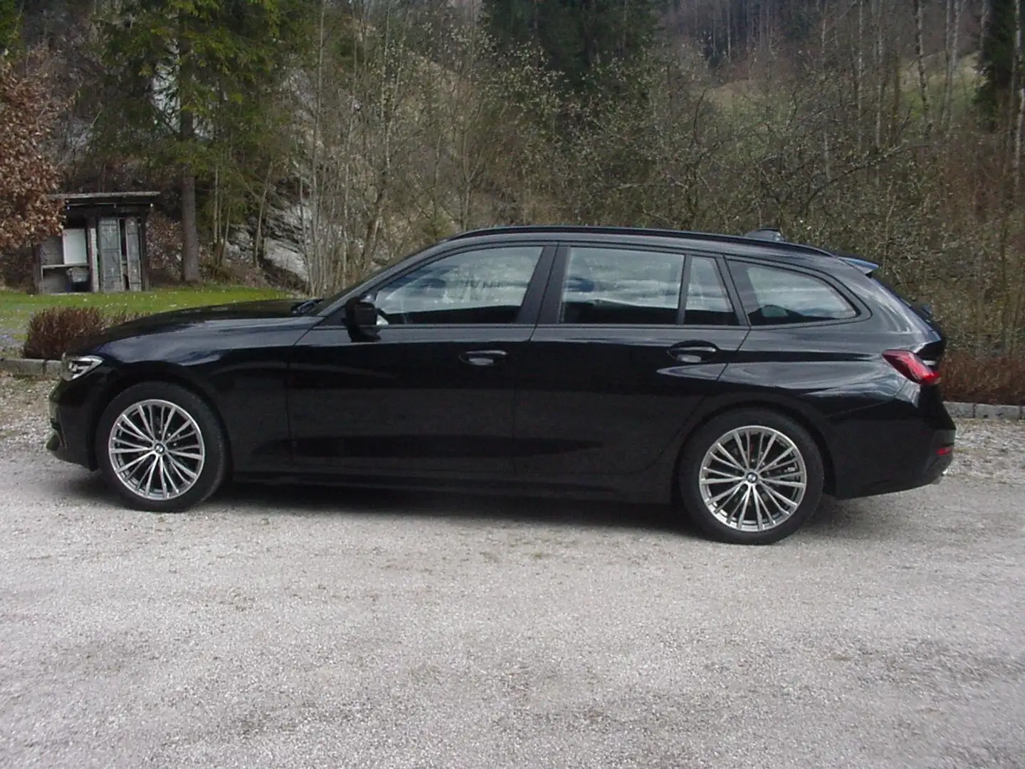 BMW 320 320d 48 V Touring Schwarz - 1