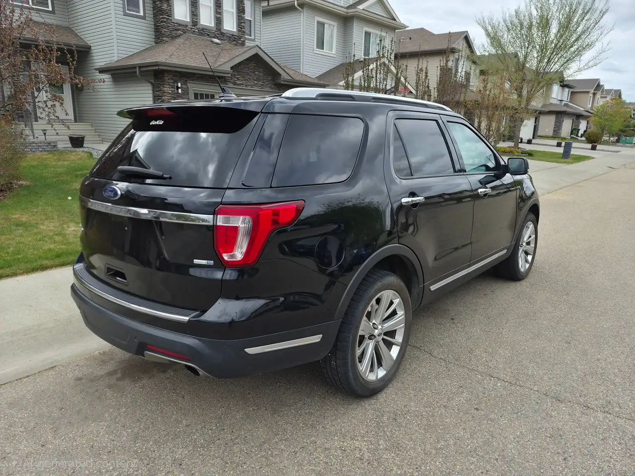 Ford Explorer снимка Ford Explorer
