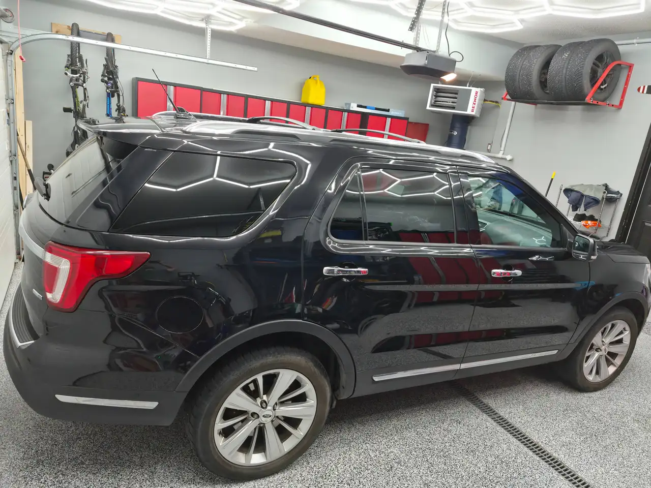 Ford Explorer снимка Ford Explorer