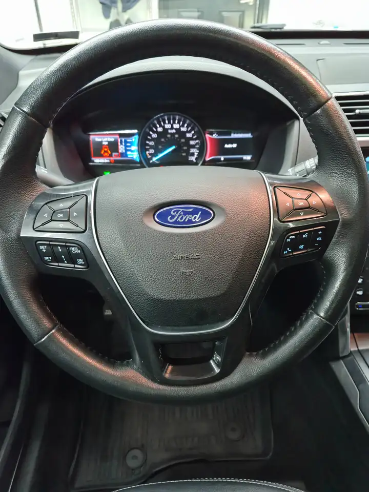 Ford Explorer снимка Ford Explorer