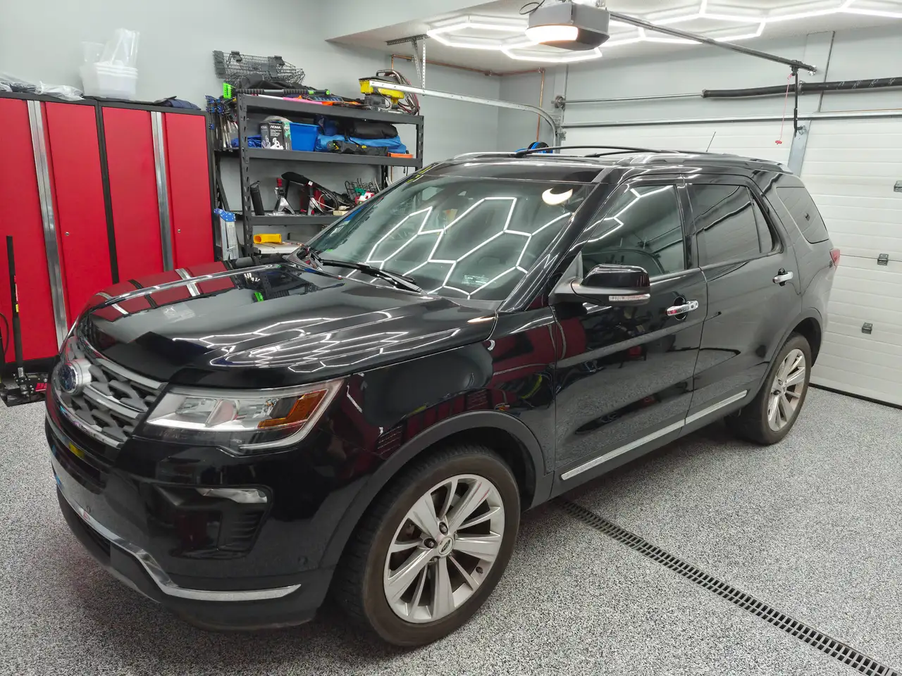 Ford Explorer снимка Ford Explorer