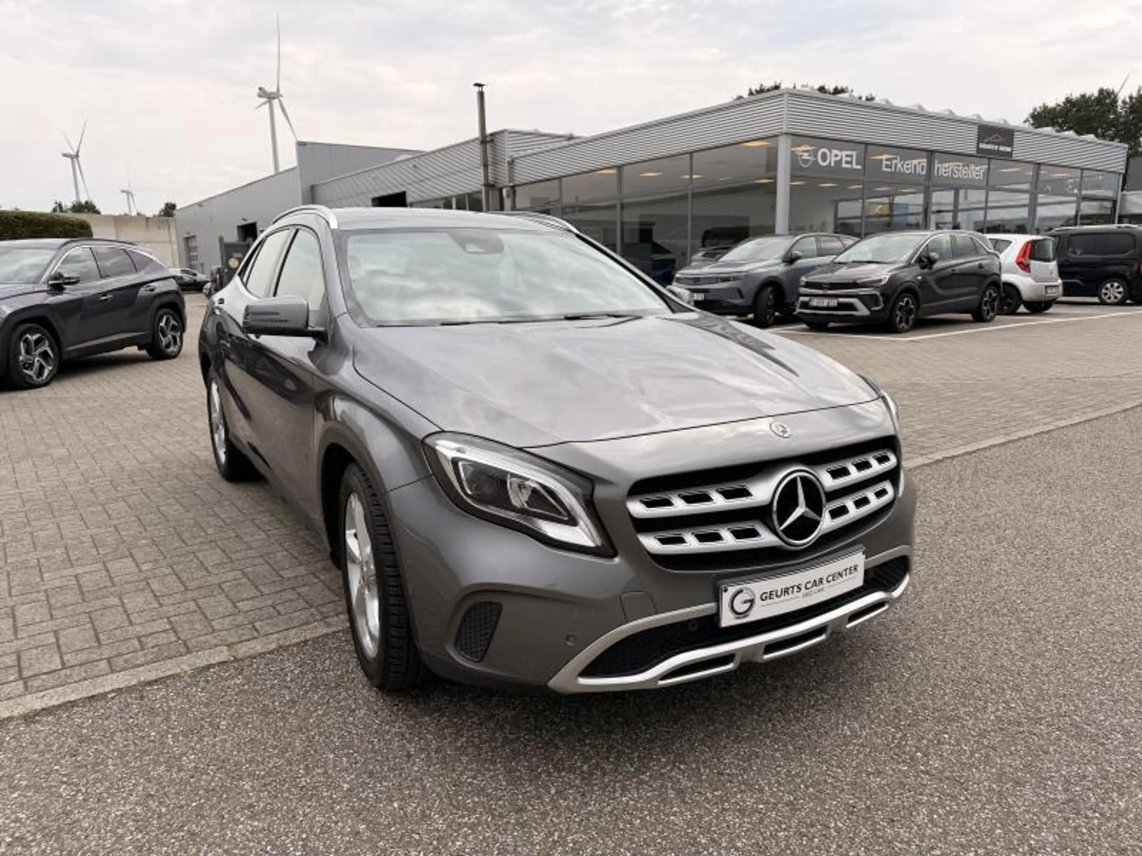 Mercedes-Benz GLA 180 AUTOMAAT - LEDER - LED — photo 10