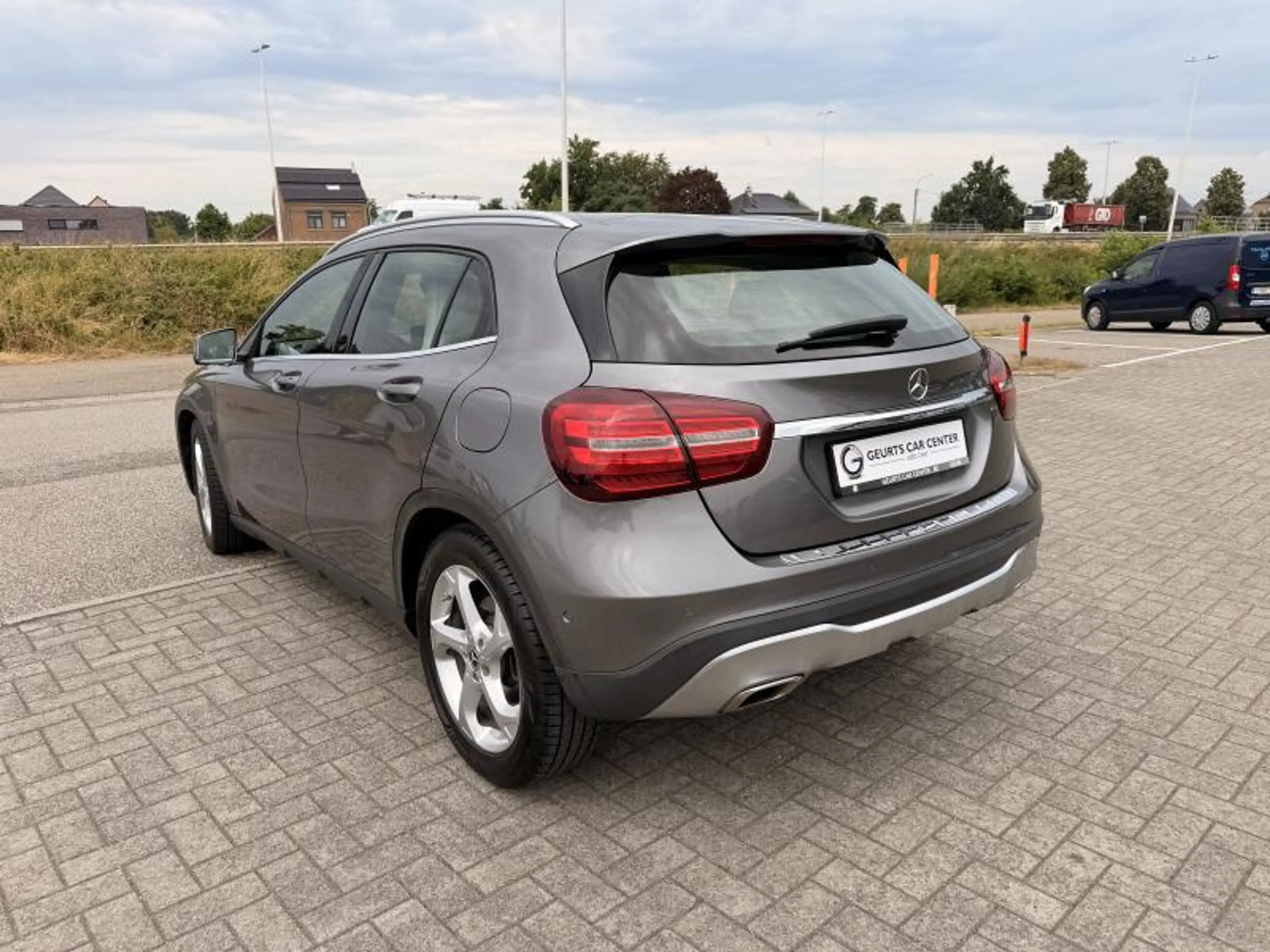 Mercedes-Benz GLA 180 AUTOMAAT - LEDER - LED — photo 5