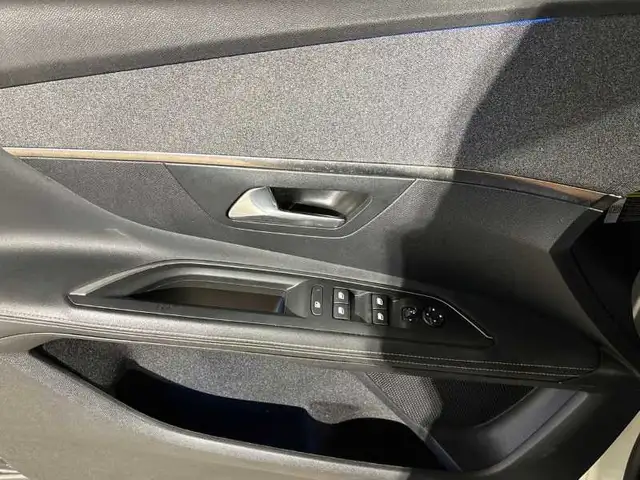 Peugeot 3008 view 10