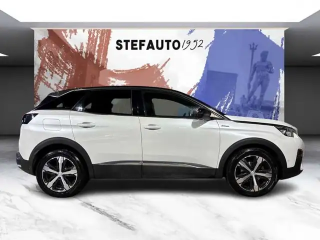 Peugeot 3008 view 3