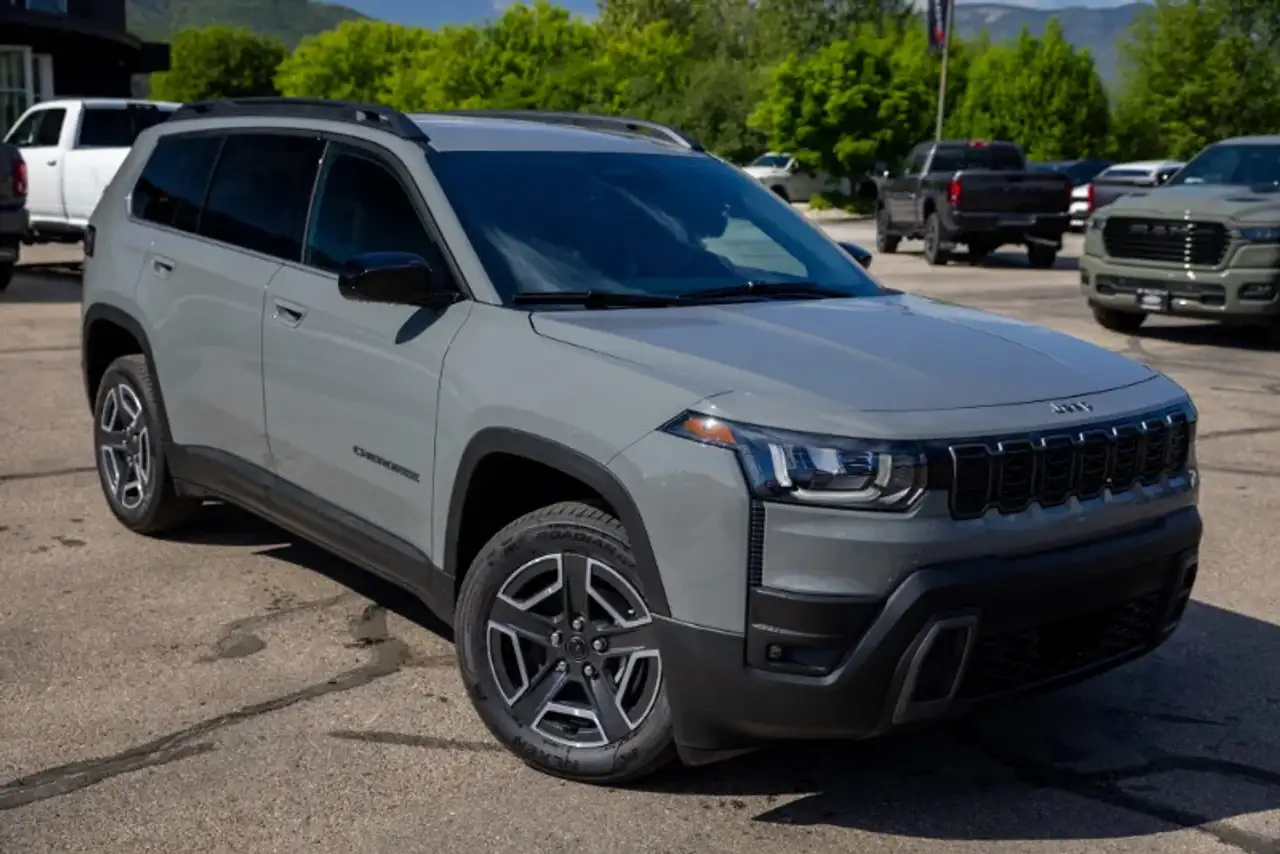 Jeep Cherokee снимка Jeep Cherokee