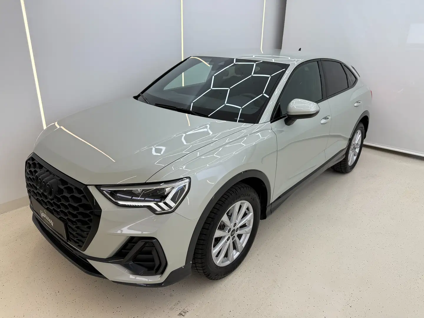 Audi Q3 40TFSI quattro Sportback autom. *S-Line*Leder*AHK* Grau - 2