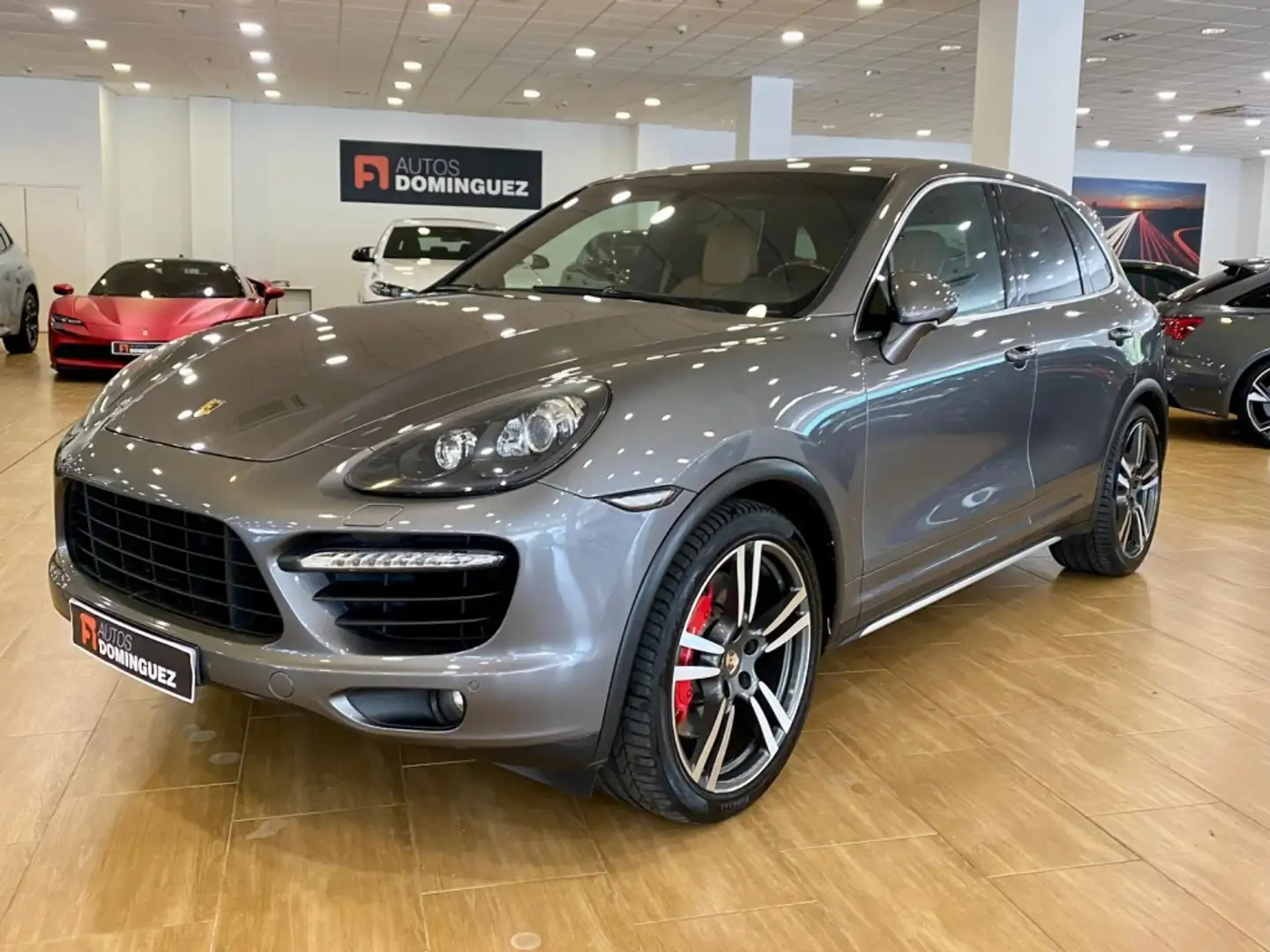 Porsche Cayenne Turbo Aut. Gris - 1