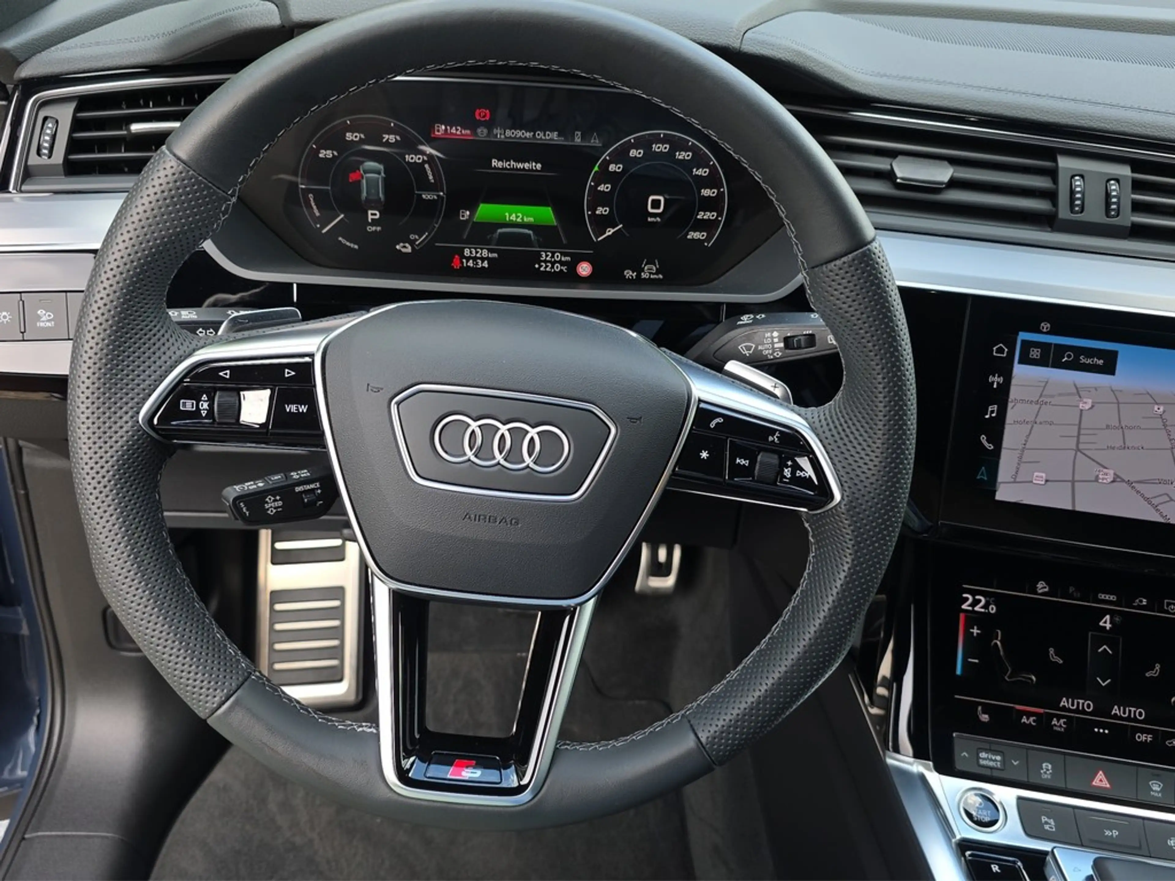 Audi Q8 e-tron 55 quattro advanced — photo 10