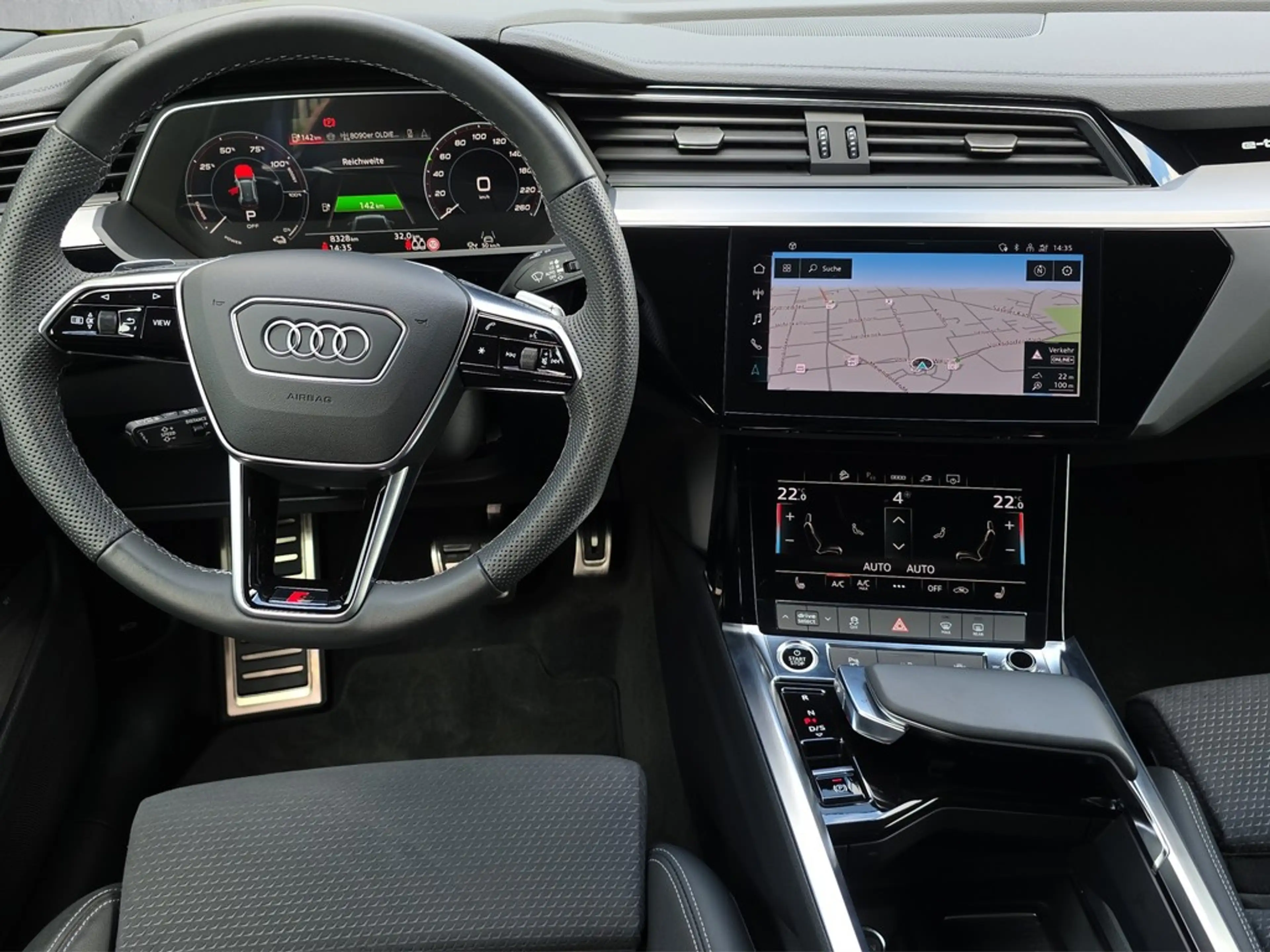 Audi Q8 e-tron 55 quattro advanced — photo 13