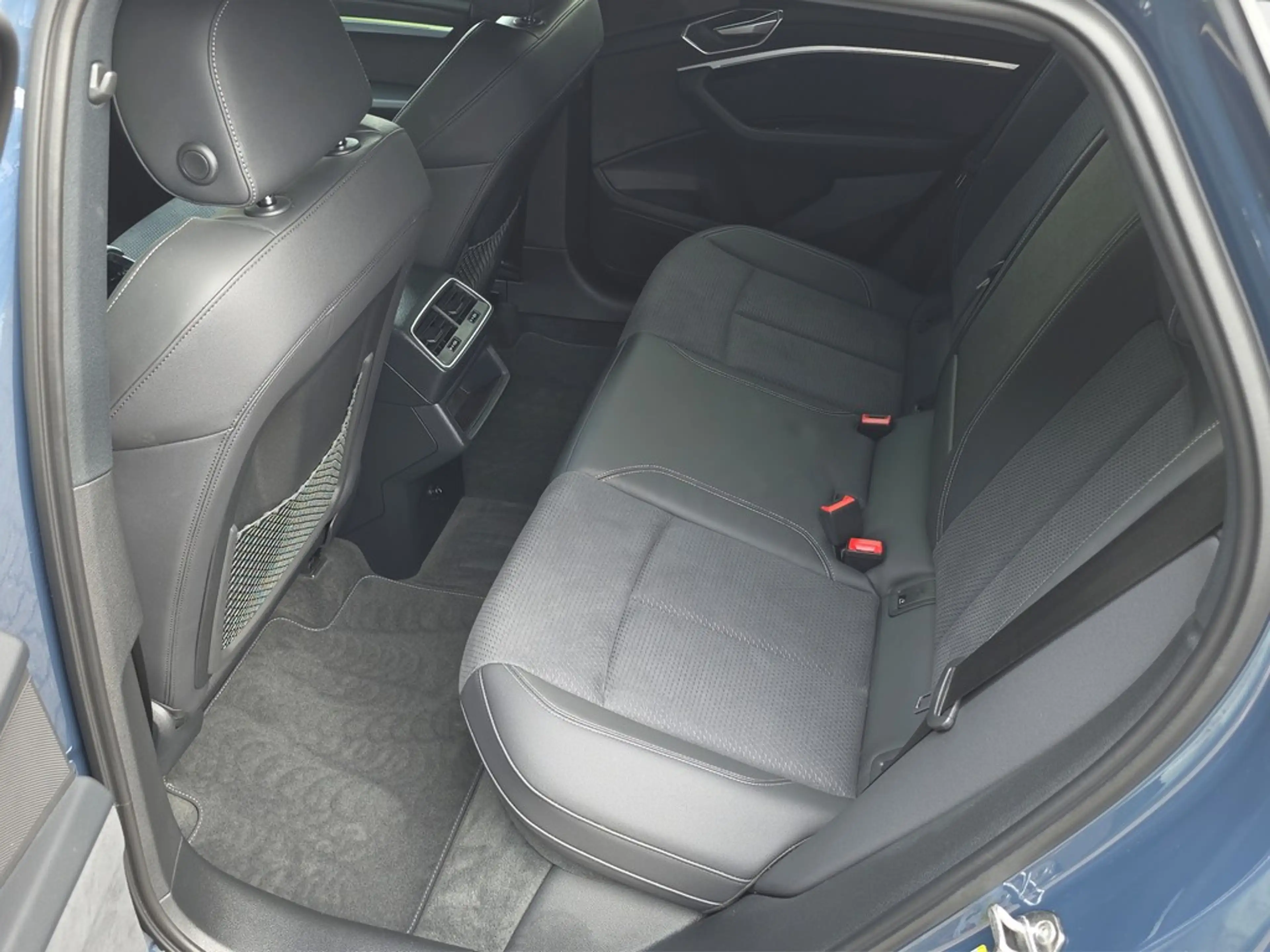 Audi Q8 e-tron 55 quattro advanced — photo 12