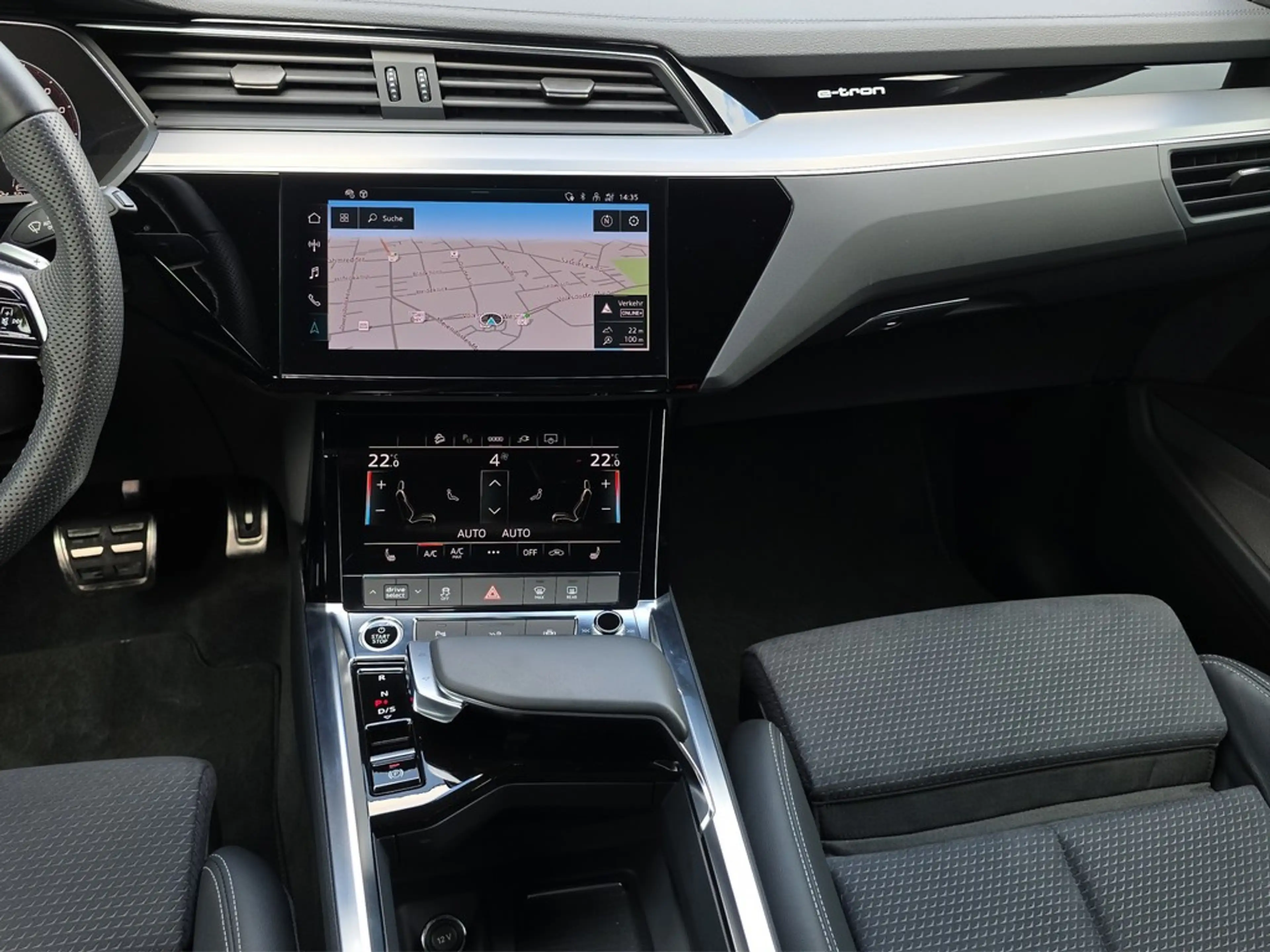 Audi Q8 e-tron 55 quattro advanced — photo 14