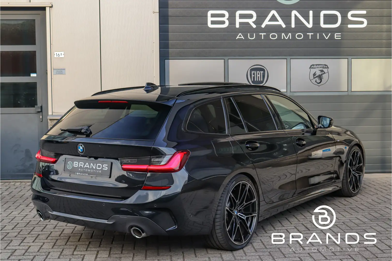 BMW 330 3-serie Touring 330e High Executive Vol opties Pan Zwart - 2