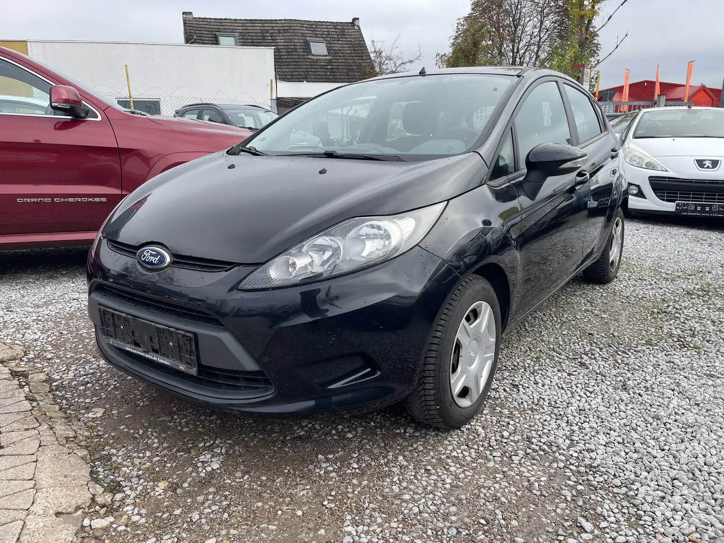 Ford Fiesta Trend im guten und Gepflegten Zustand Schwarz - 2