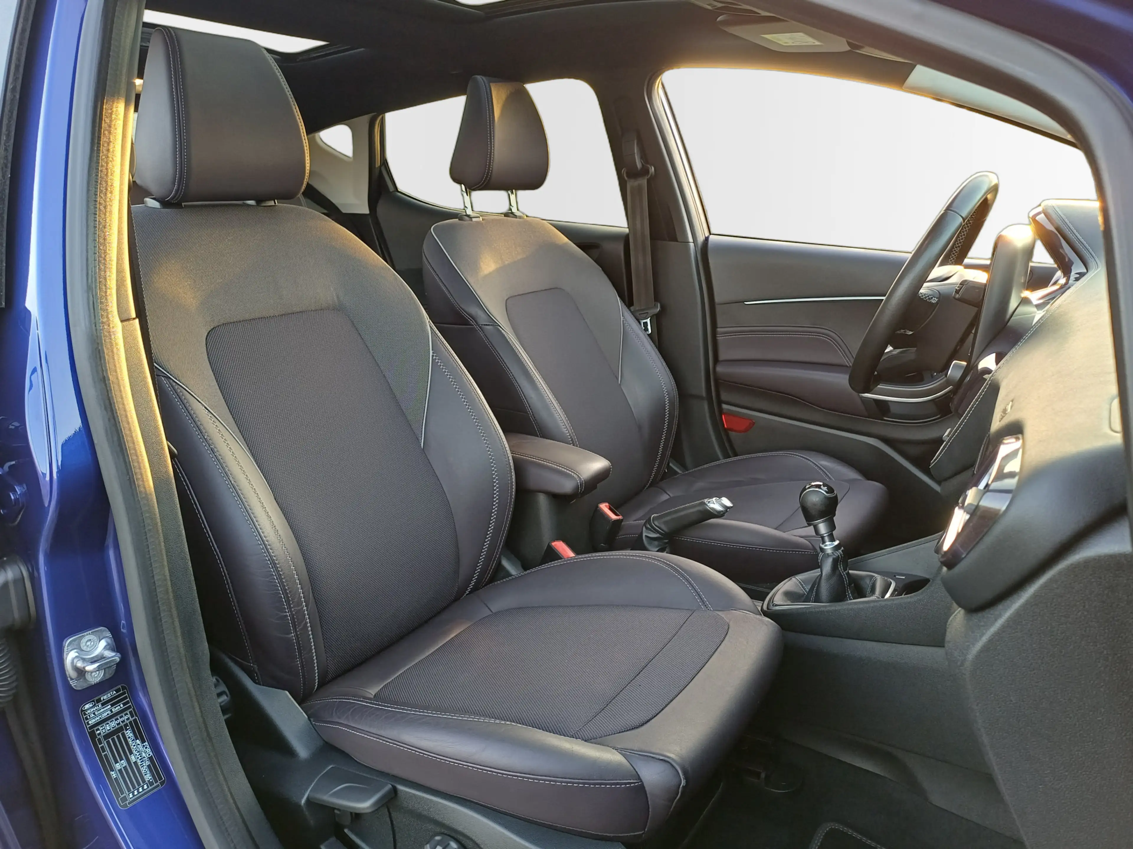 Ford Fiesta 1.0 EcoBoost Vignale /Pano/B&O/Trekh/Camera/Navi/L — photo 29