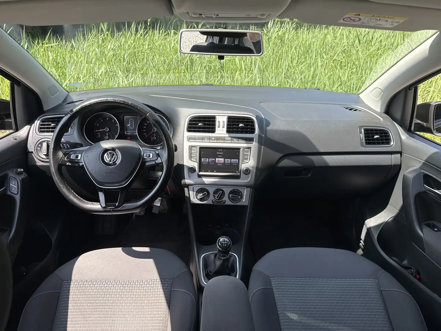 Volkswagen Polo TSI 95PK BLUEMOTION EDITION CRUISE/PDC/CARPLAY Zwart - 2