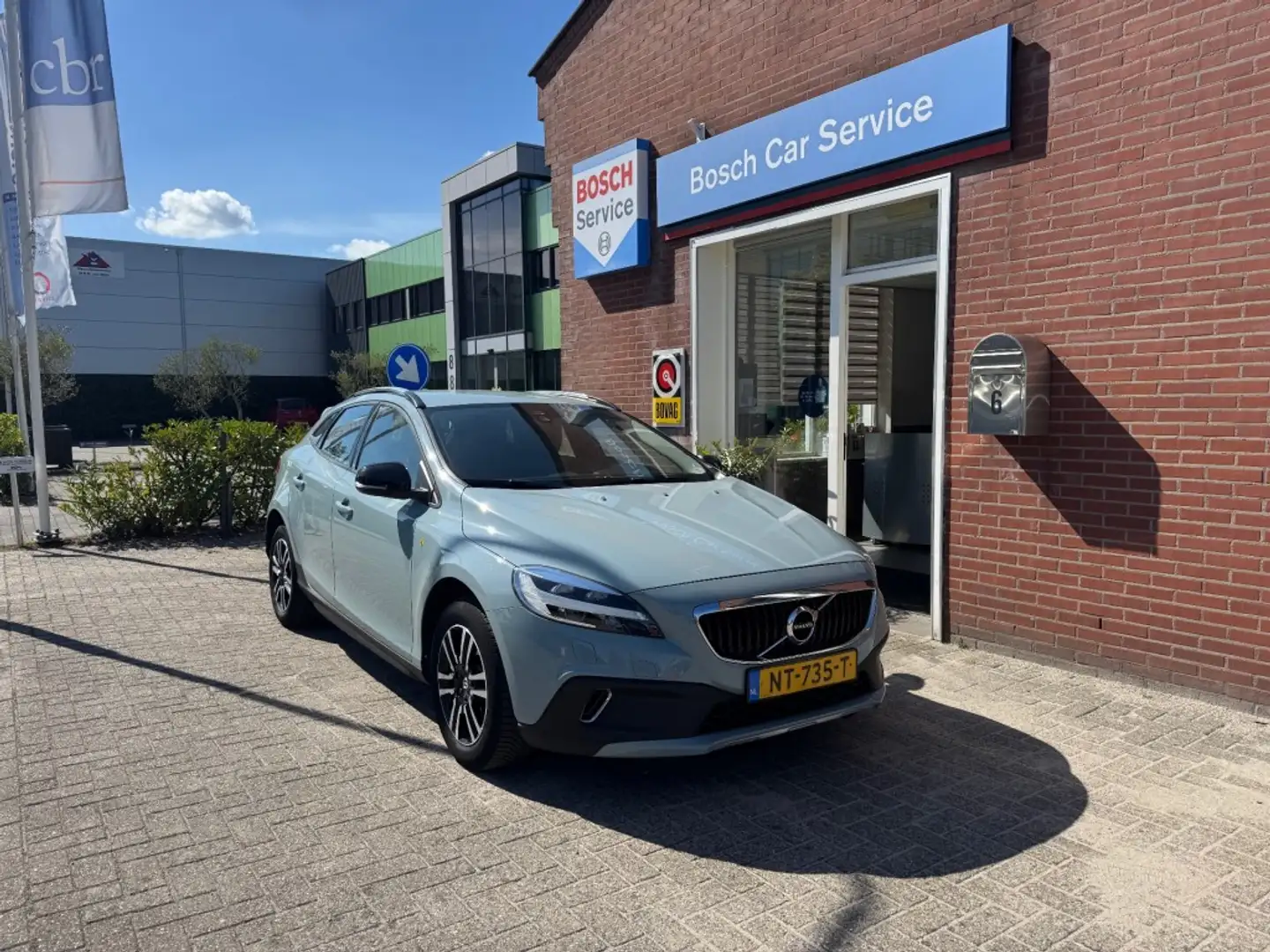 Volvo V40 2.0 T3 Cross Country 112kW Blauw - 1