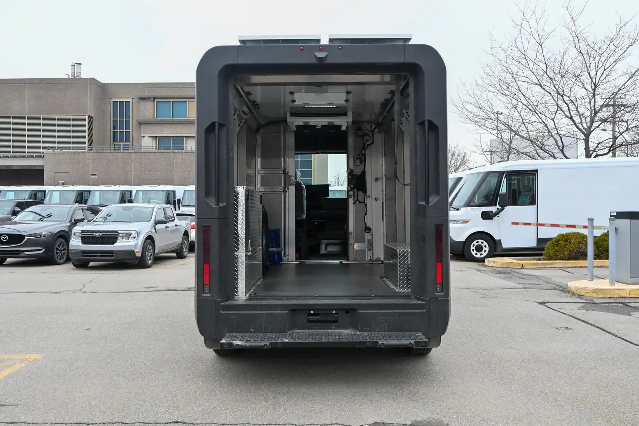 BrightDrop Zevo 400 снимка BrightDrop Zevo 400
