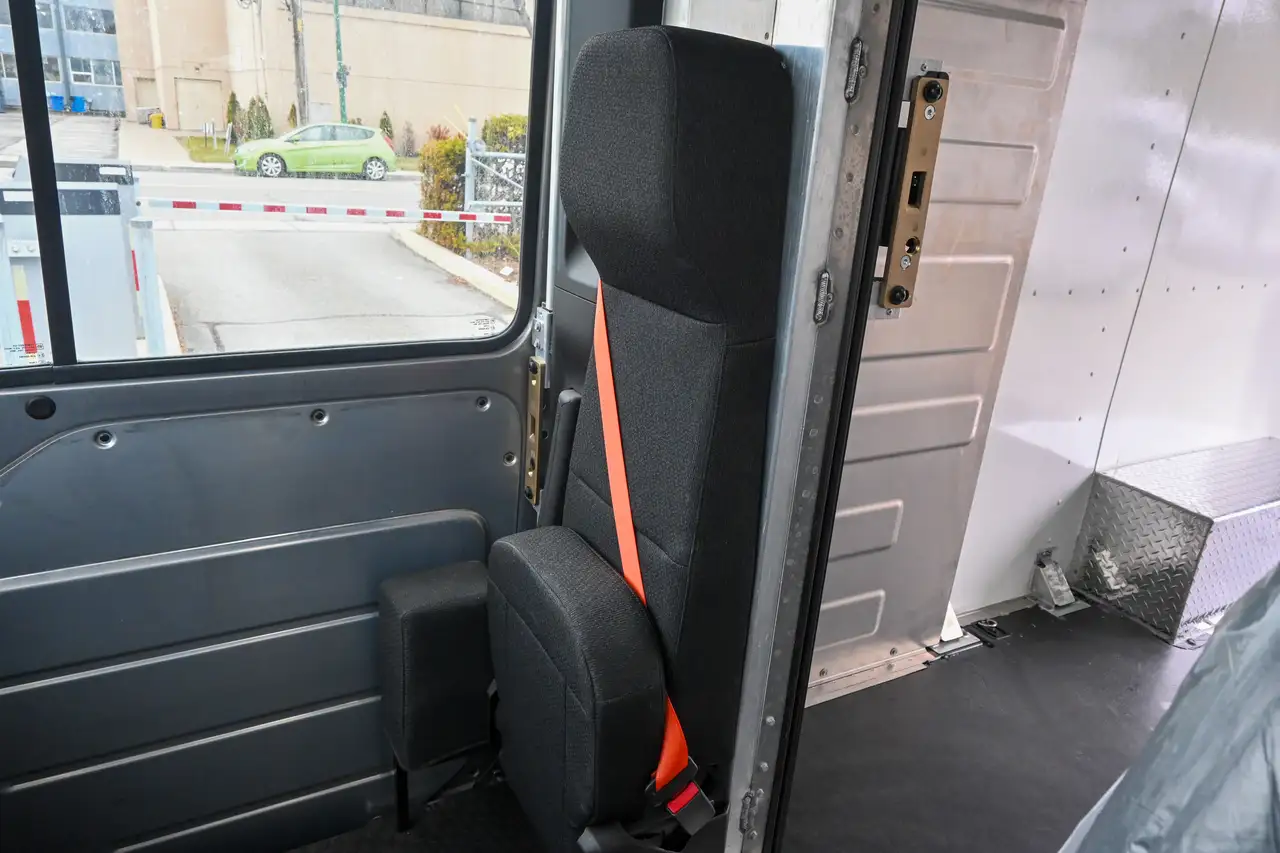 BrightDrop Zevo 400 снимка BrightDrop Zevo 400