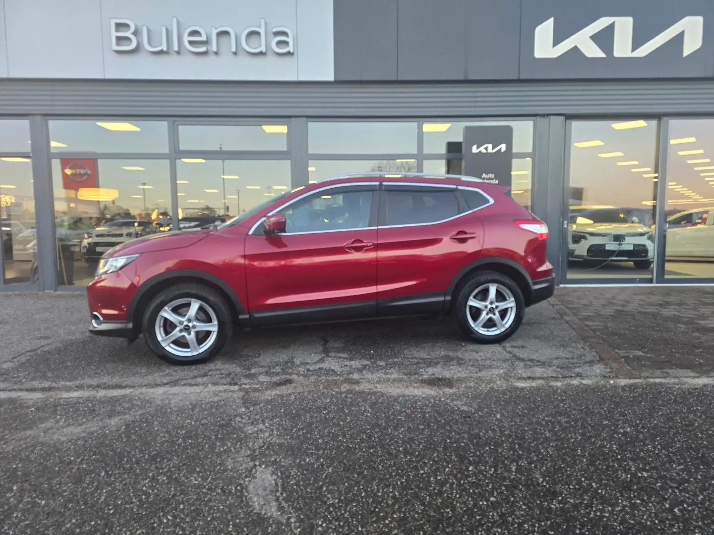 Nissan Qashqai 1.6 dCi AT Tekna Navi 360 AHK abn. Rouge - 1